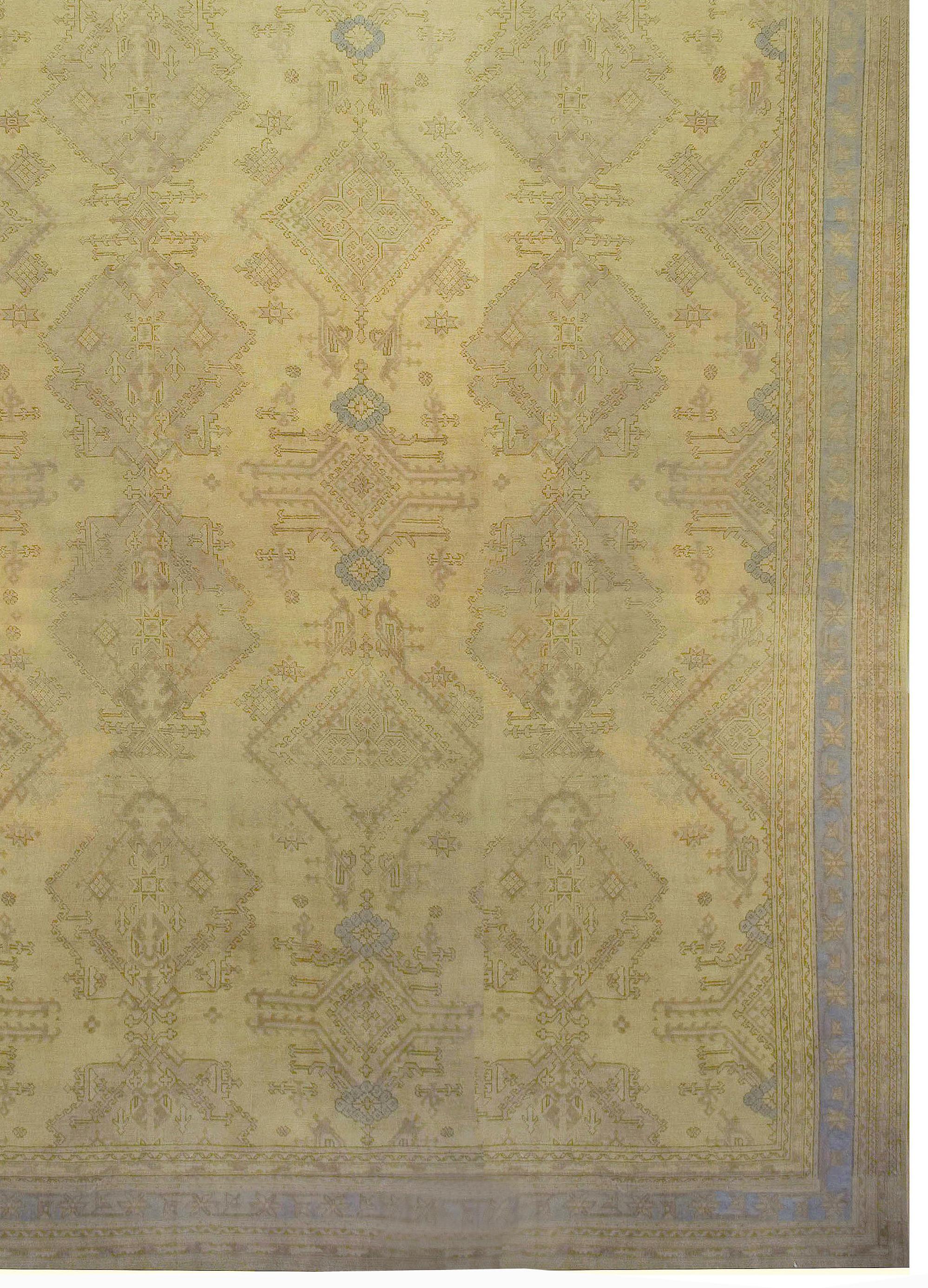 Tapis turc Oushak vert ancien surdimensionné en vente 1