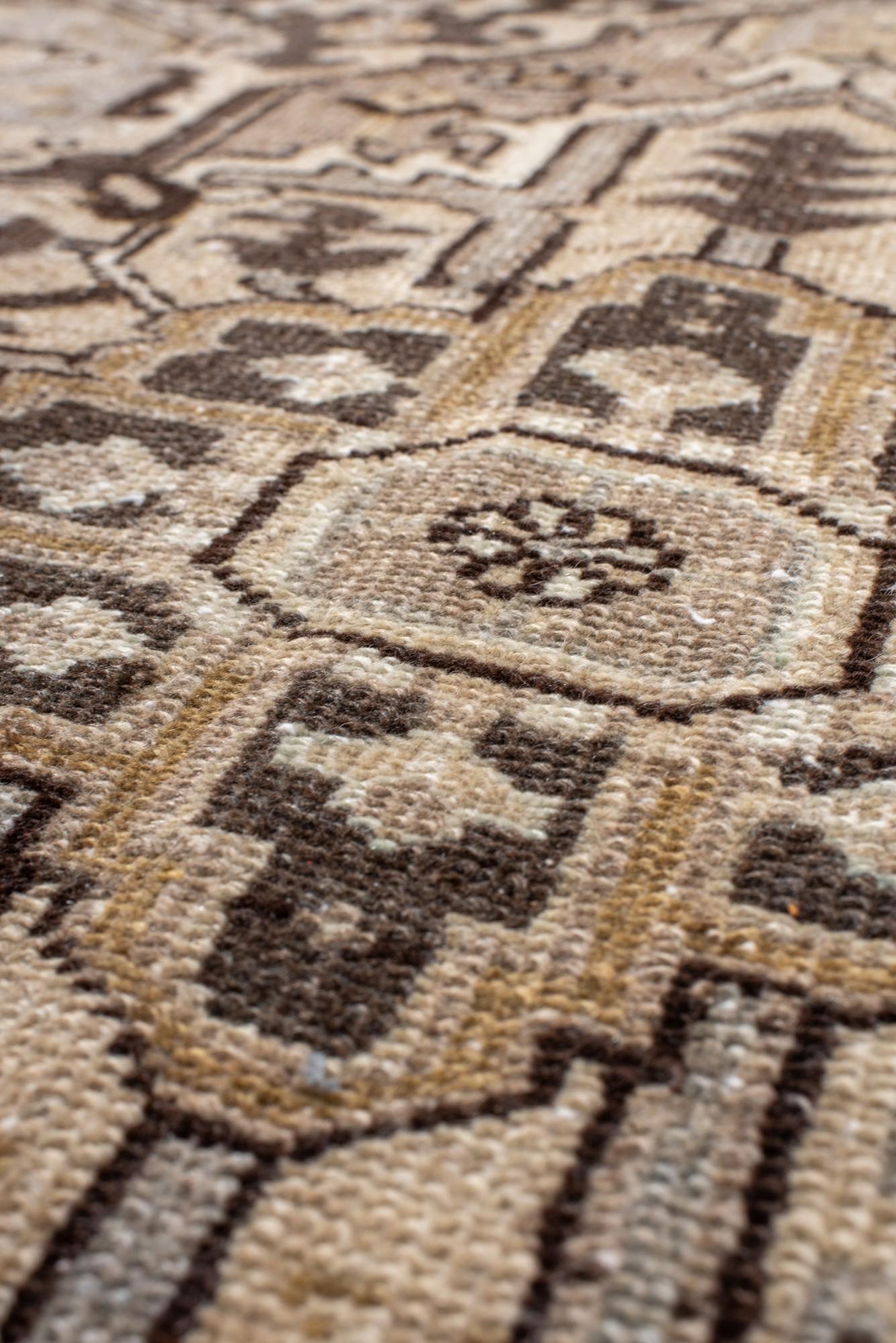 Oversize Antique Heriz Rug in Neutral Tones In Good Condition For Sale In New York, NY