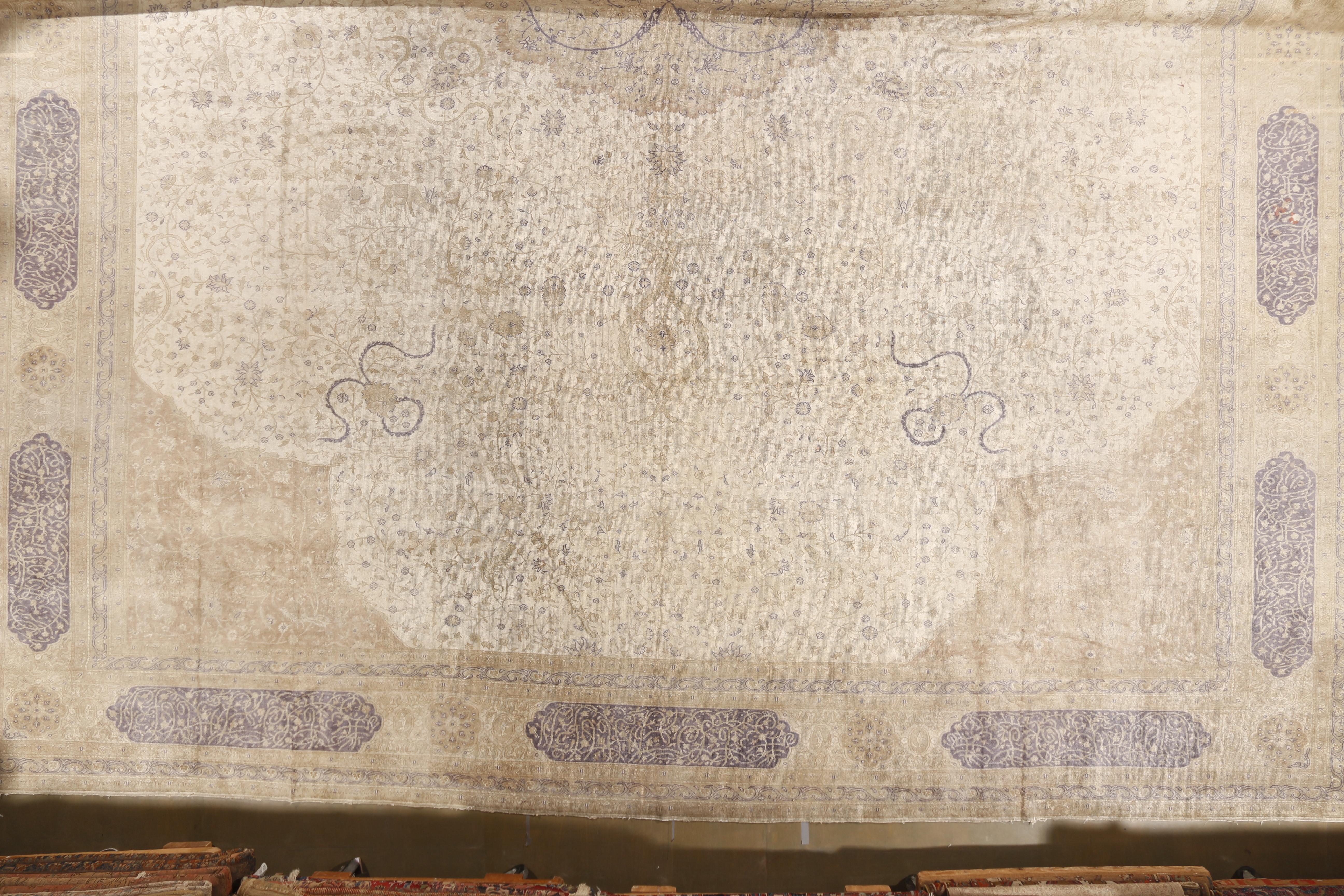 Antiker elfenbeinfarbener türkischer Sivas-Teppich in Übergröße, 20'2 x 28' (20. Jahrhundert) im Angebot