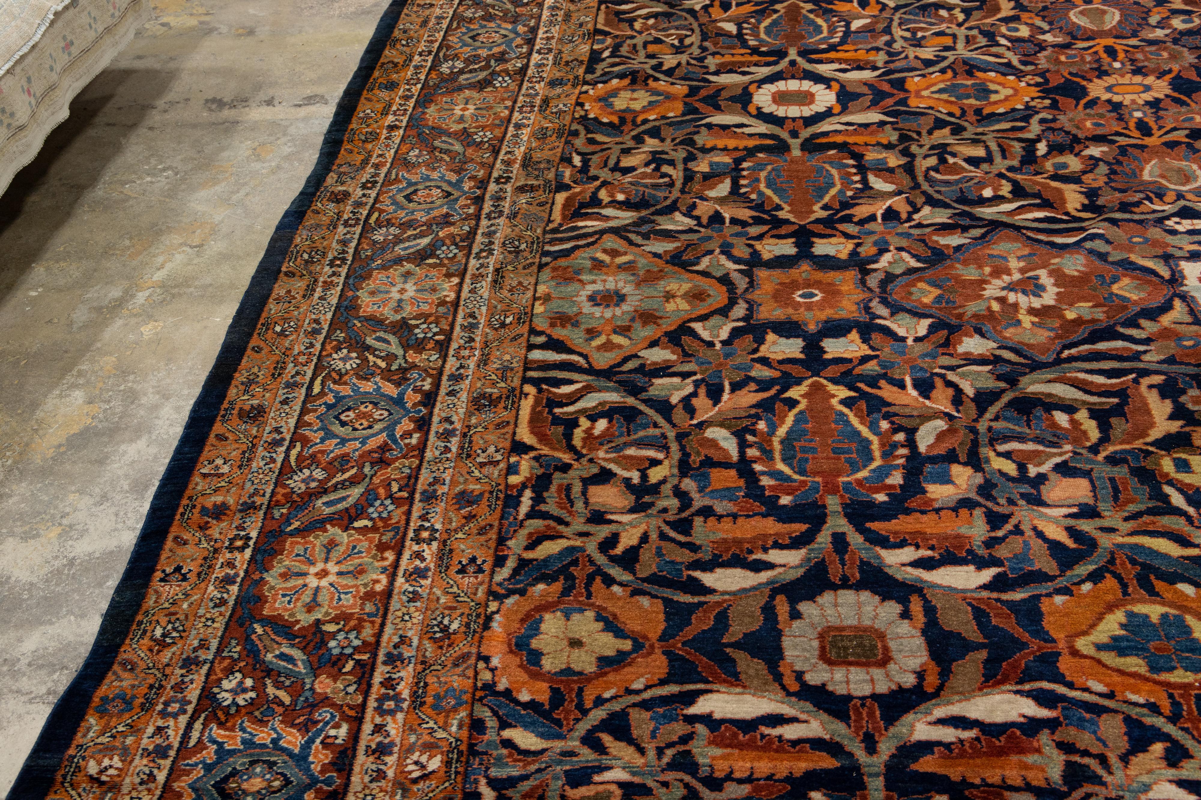 Antiker, mehrfarbiger, handgefertigter, geblümter Sultanabad-Teppich aus persischer Wolle in Übergröße im Angebot 3