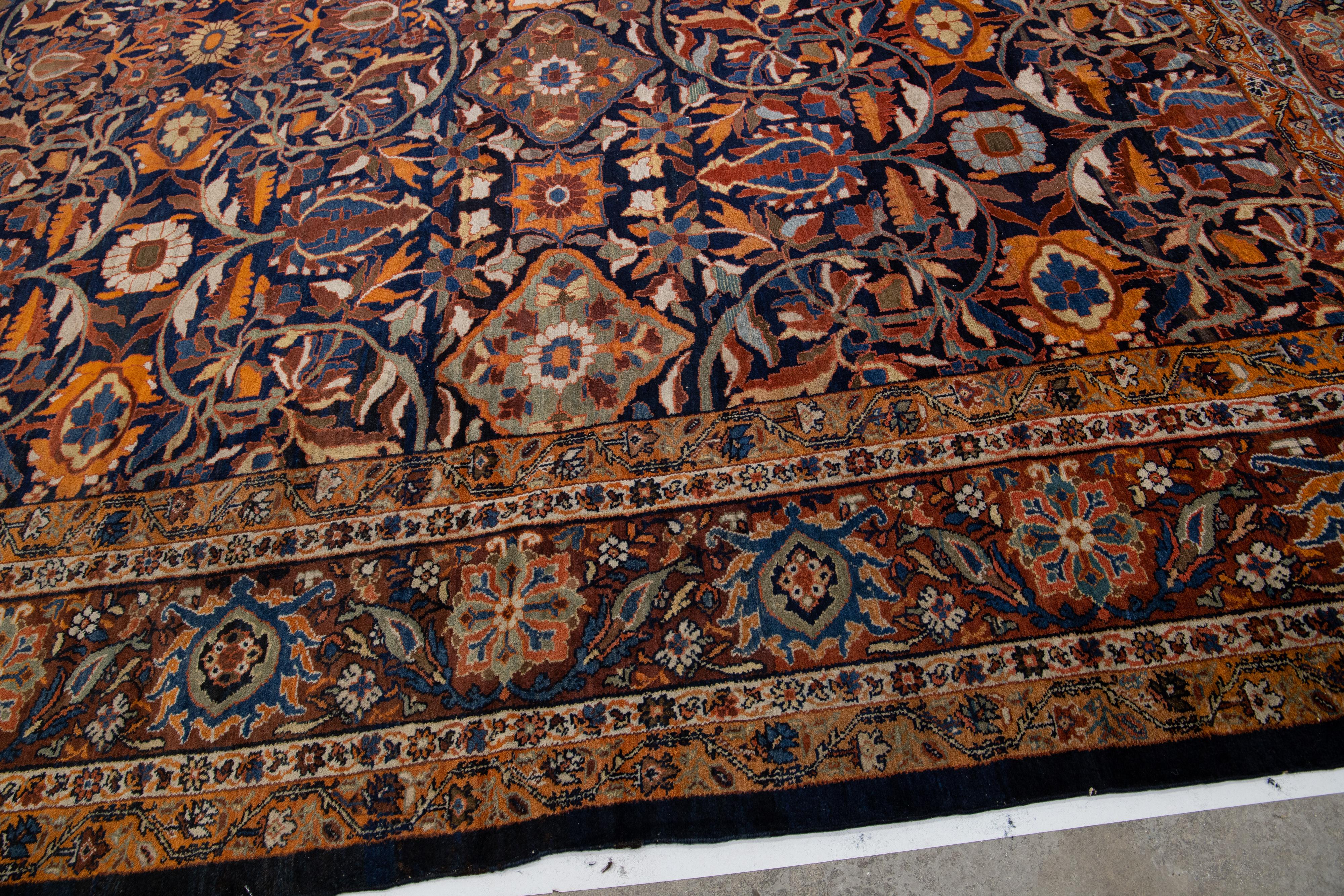 Antiker, mehrfarbiger, handgefertigter, geblümter Sultanabad-Teppich aus persischer Wolle in Übergröße im Angebot 7