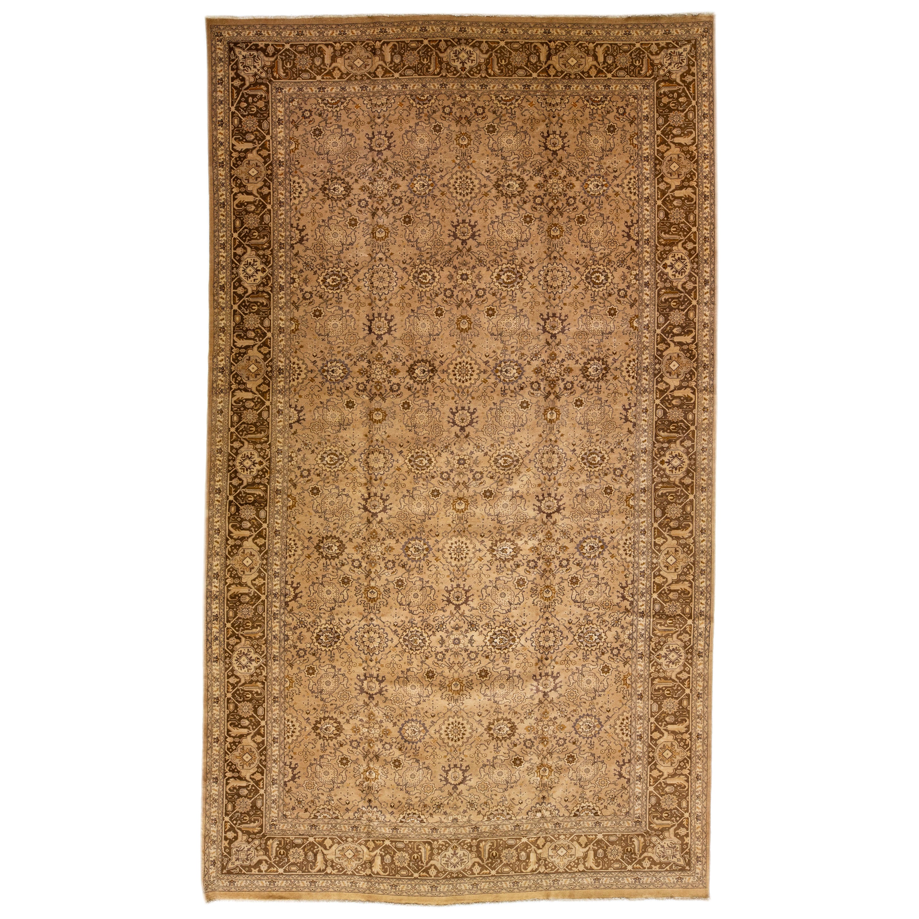 Tapis surdimensionné en laine persane marron ancien Tabriz fait à la main et entièrement conçu à la main