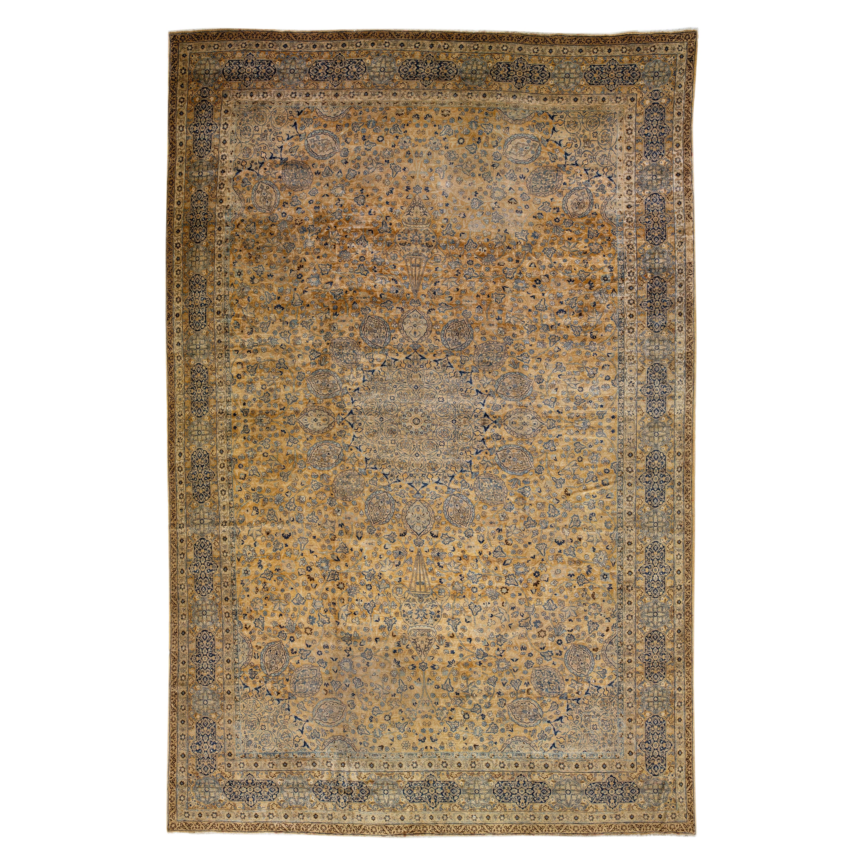 Tapis surdimensionné en laine persane Tabriz antique brun clair fait à motif de rosettes à la main en vente
