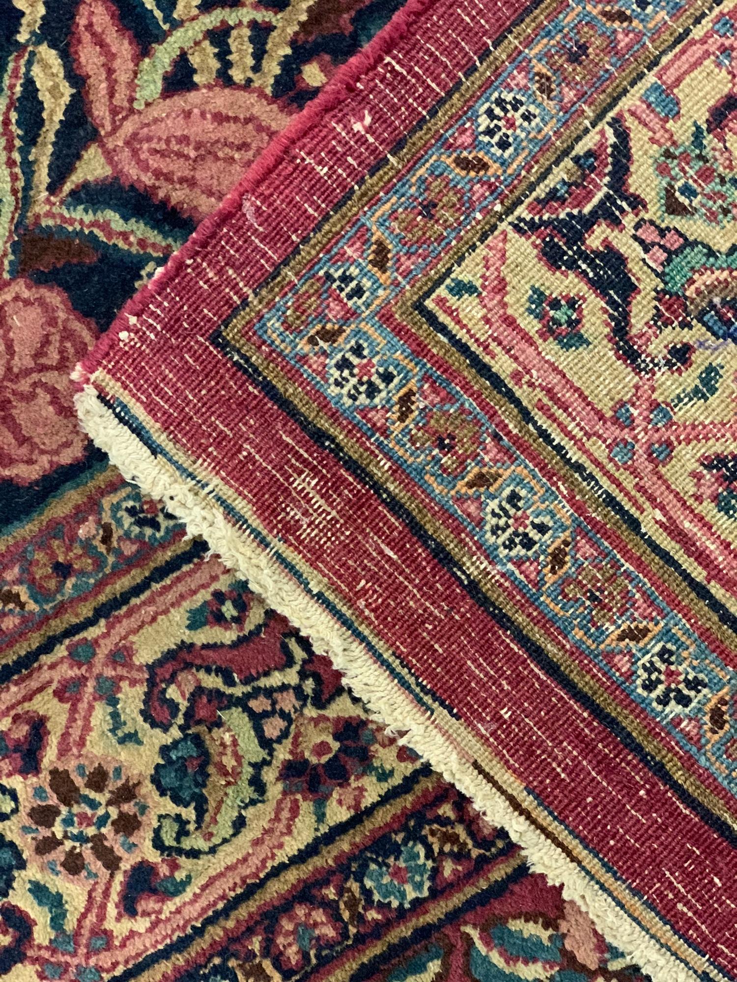 Antiker Kerman-Teppich in Übergröße, antik, geblümtes Allover-Design (Persisch) im Angebot