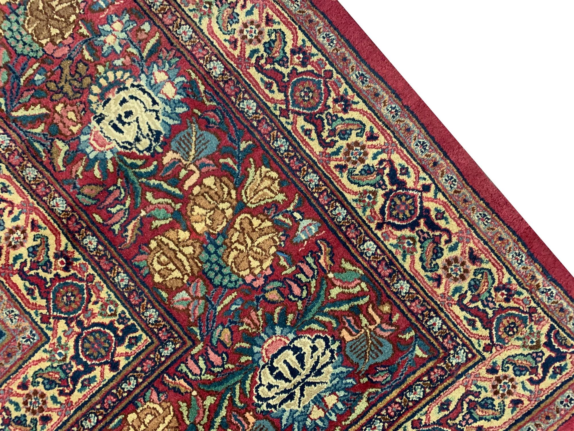 Antiker Kerman-Teppich in Übergröße, antik, geblümtes Allover-Design (20. Jahrhundert) im Angebot