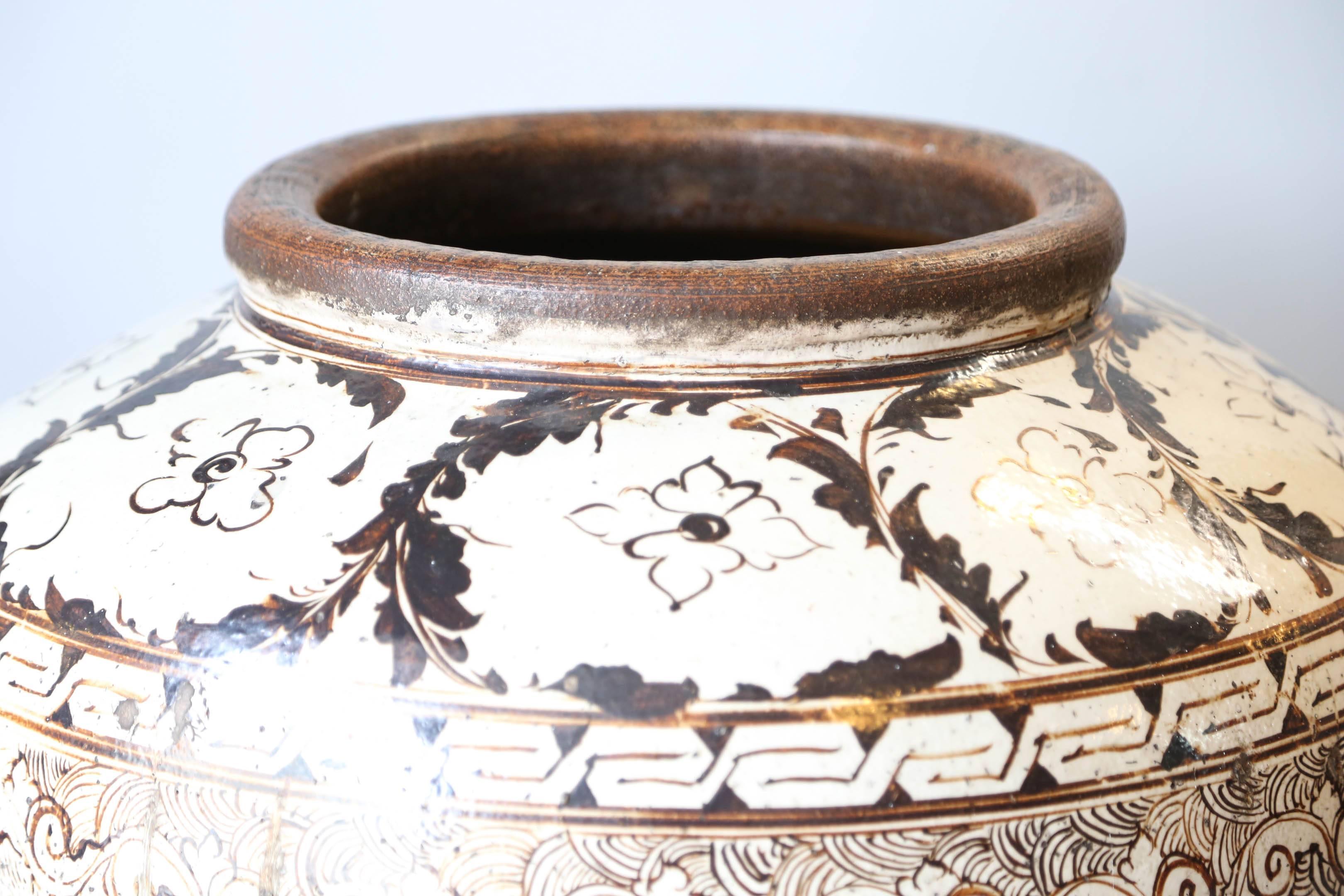 Übergroße chinesische Ming-Dynastie Cizhou Ware Keramik Krug im Zustand „Gut“ in Miami, FL