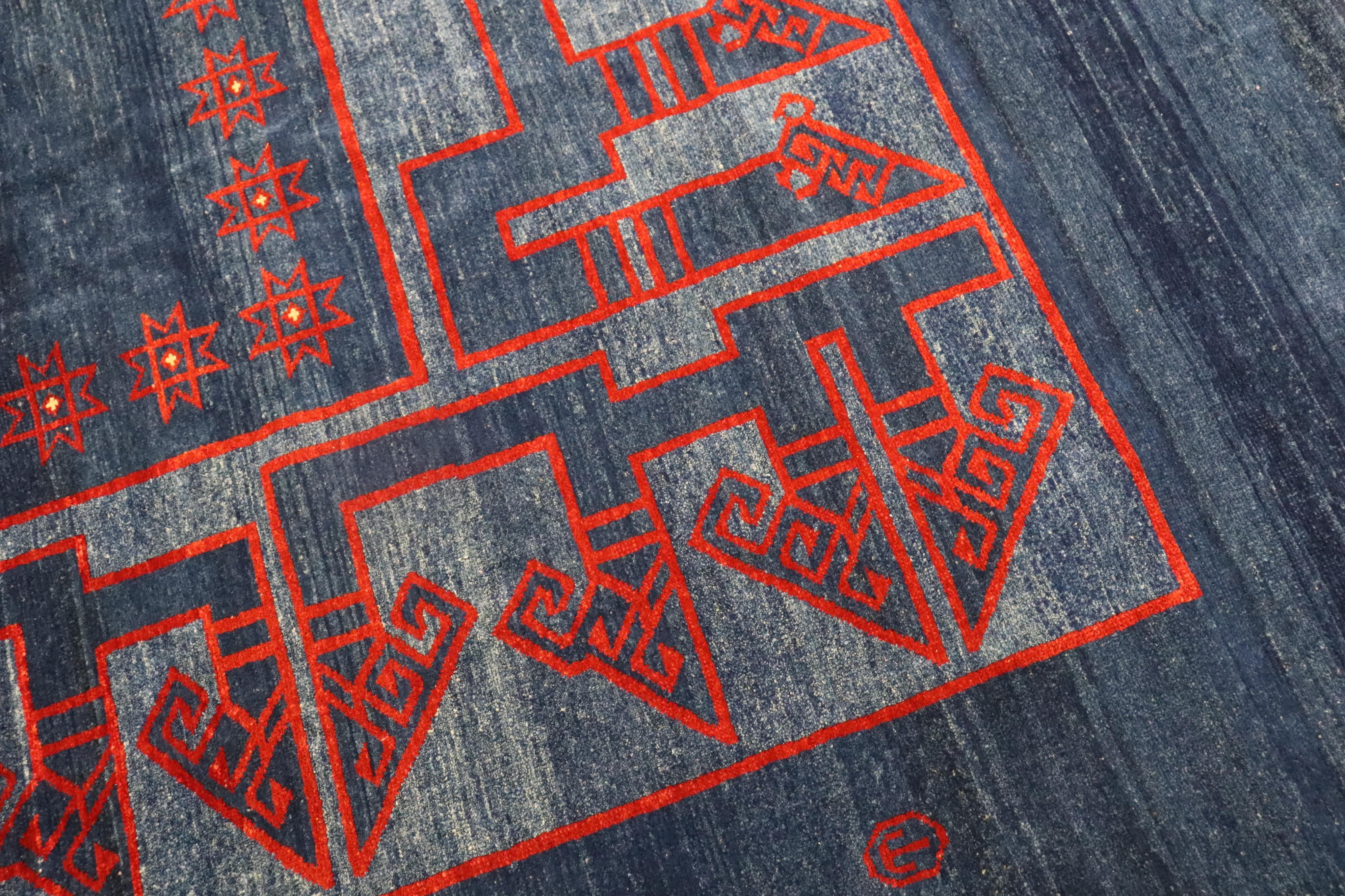 Tapis persan contemporain surdimensionné bleu et rouge en vente 2