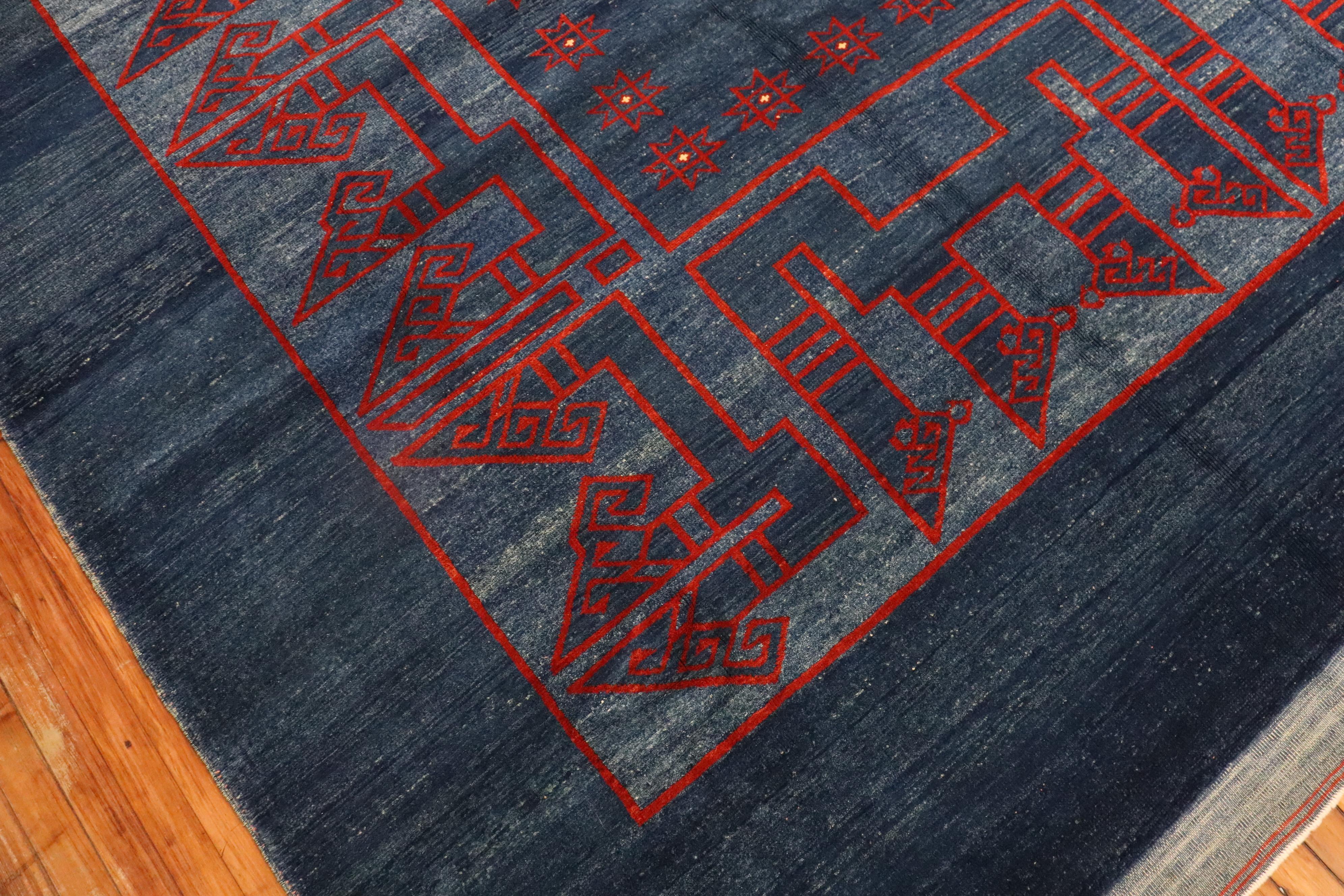 Moderne Tapis persan contemporain surdimensionné bleu et rouge en vente