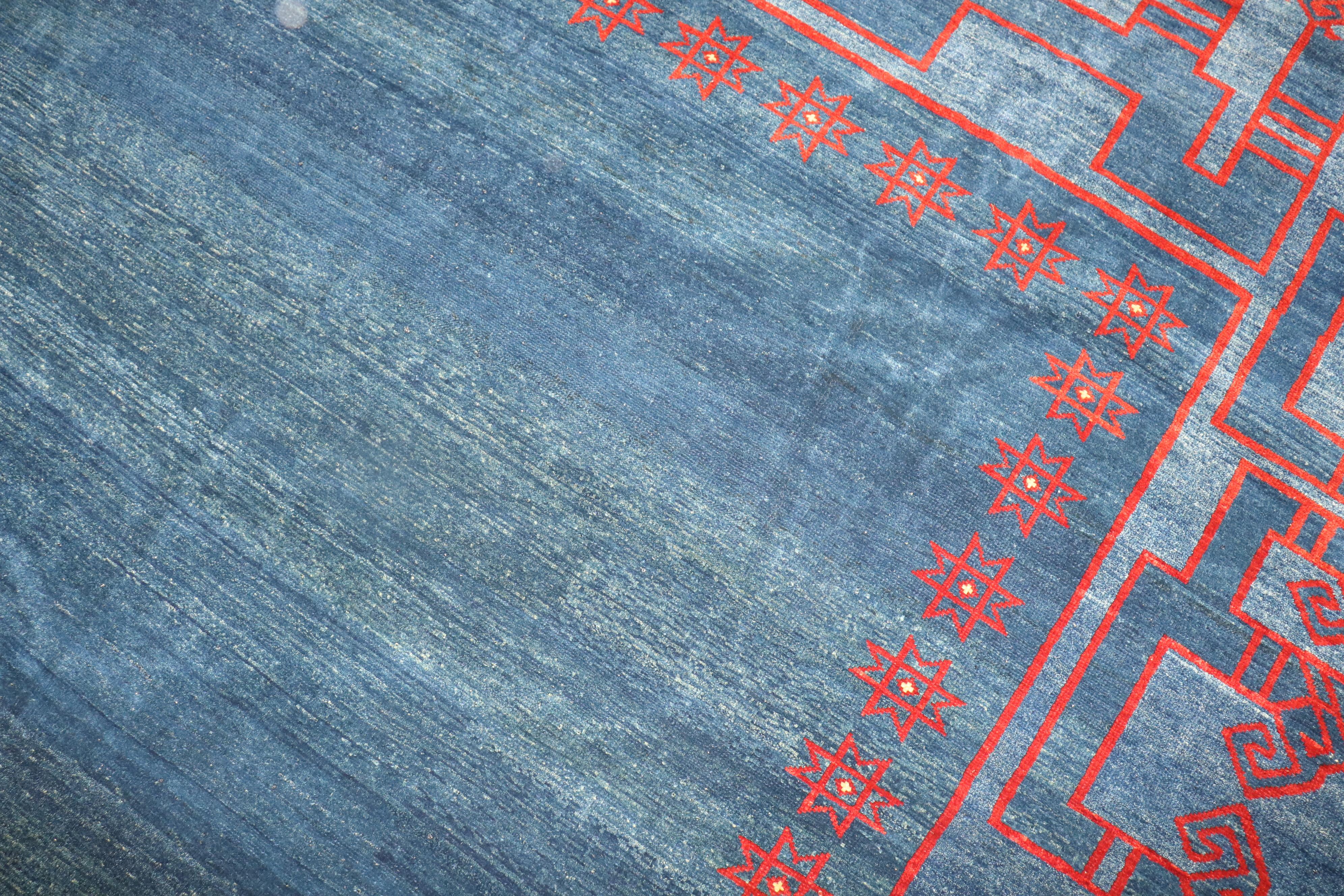 Tapis persan contemporain surdimensionné bleu et rouge Excellent état - En vente à New York, NY