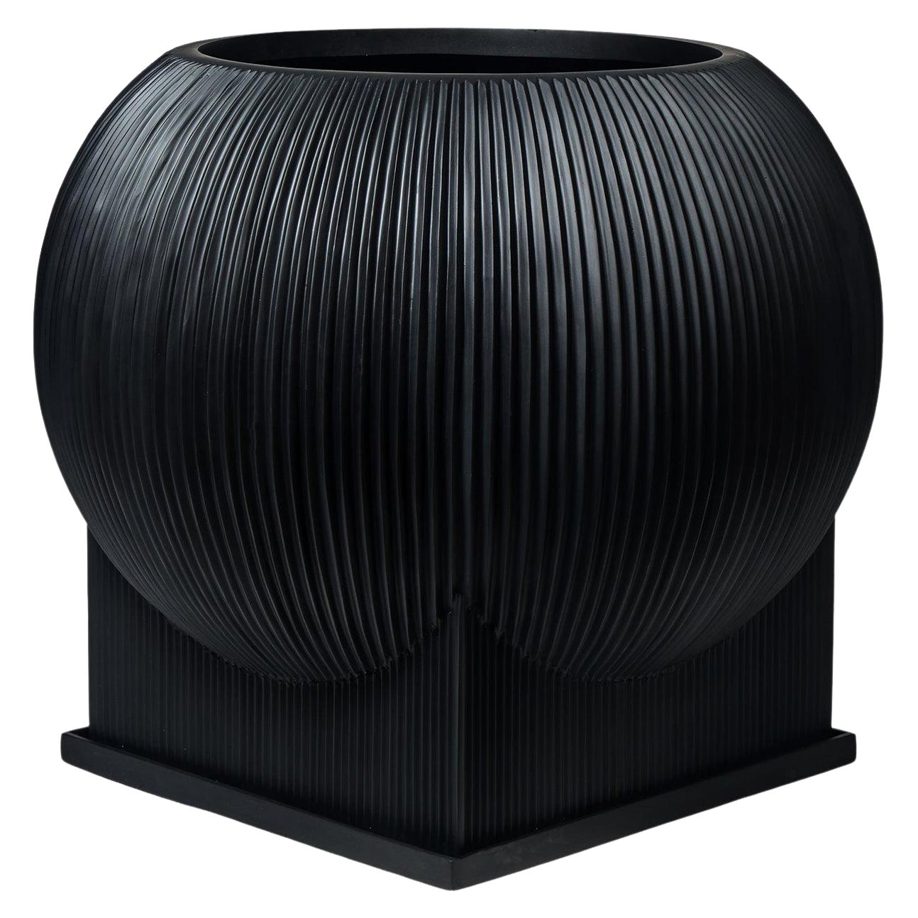 Oversize Flat Blob Fiberglass Indoor Outdoor Planter 'Black' with Drainage Tray in vendita