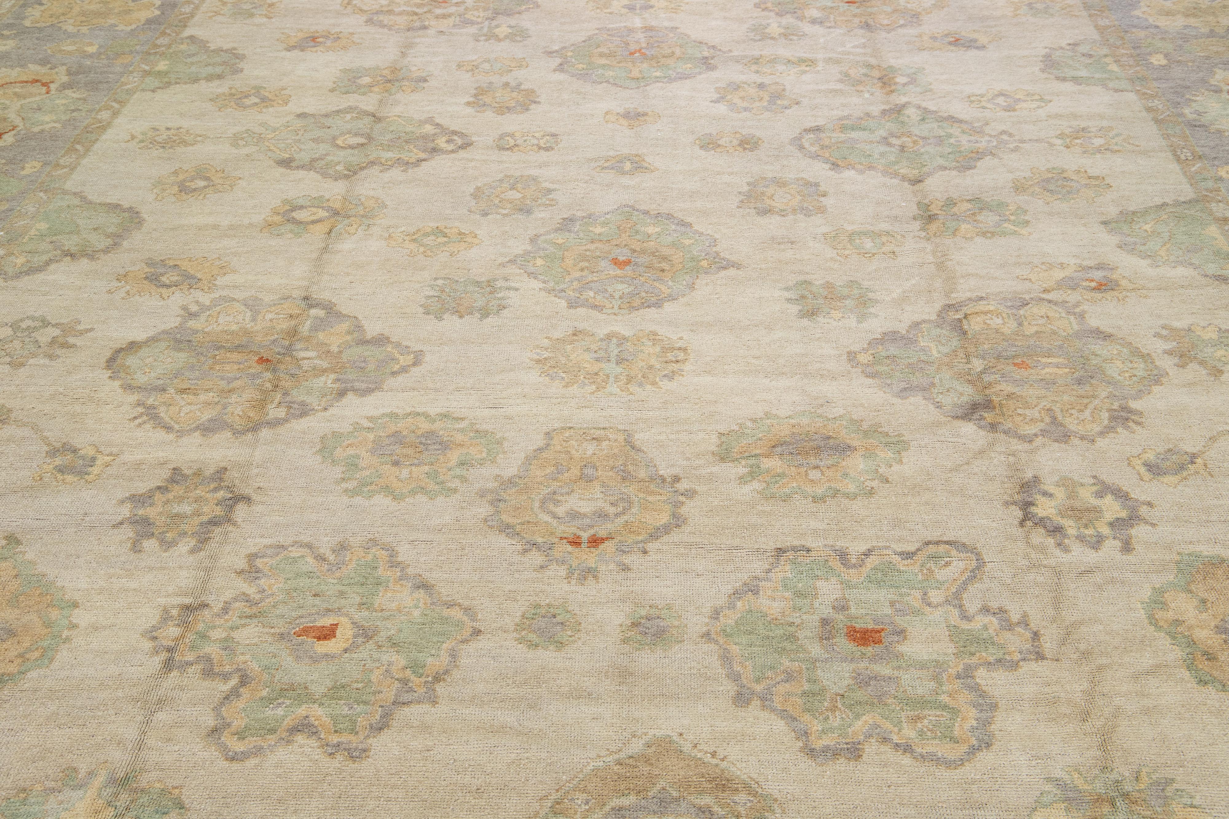 Oversize Handmade Contemporary Oushak Wool Rug In Beige with Floral Motif In New Condition For Sale In Norwalk, CT