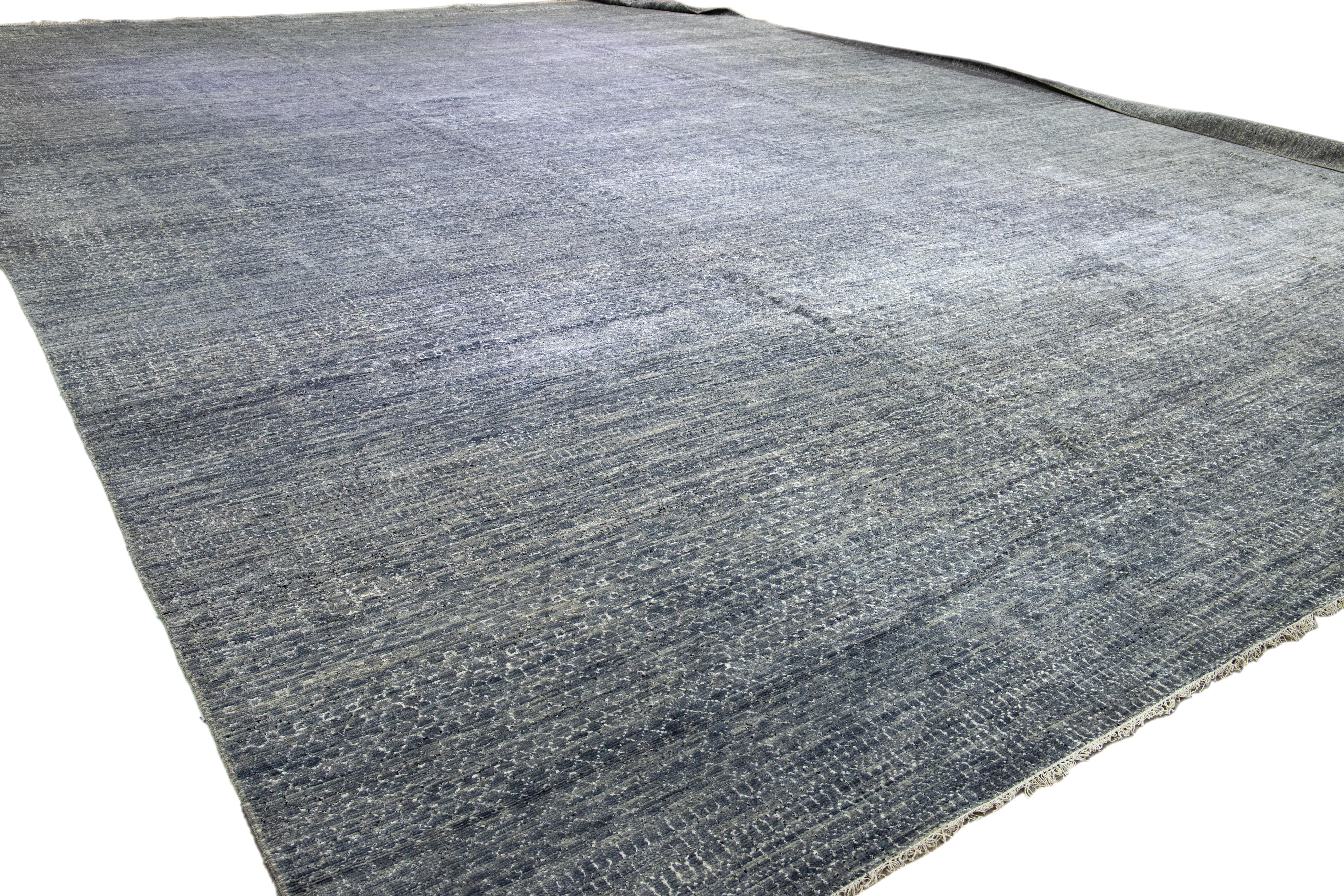 Oversize Modern Indian  Wool Rug Allover Geometric In Gray In New Condition For Sale In Norwalk, CT