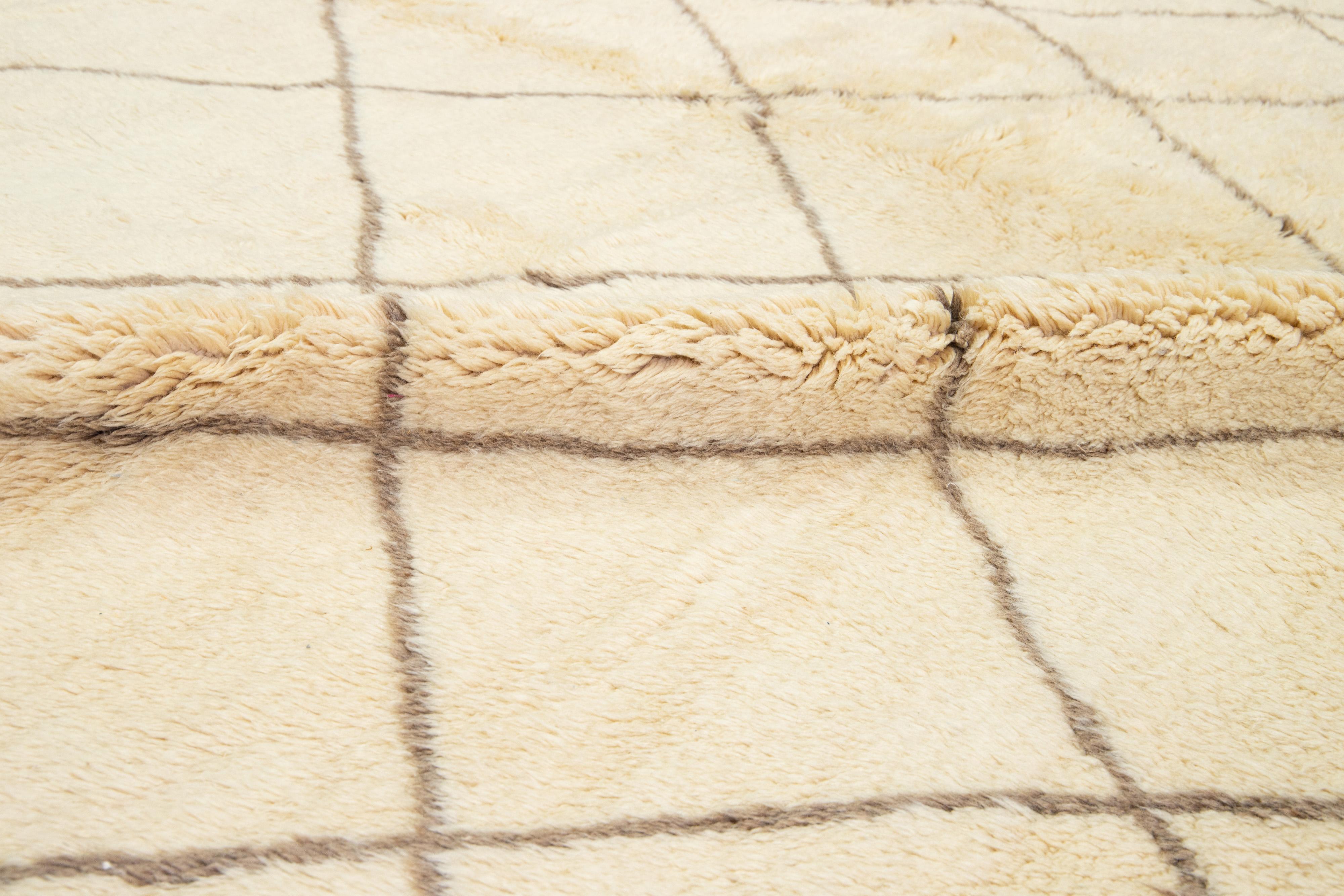 Indian Oversize Modern Ivory Wool Rug Moroccan Style With Geometric Pattern For Sale