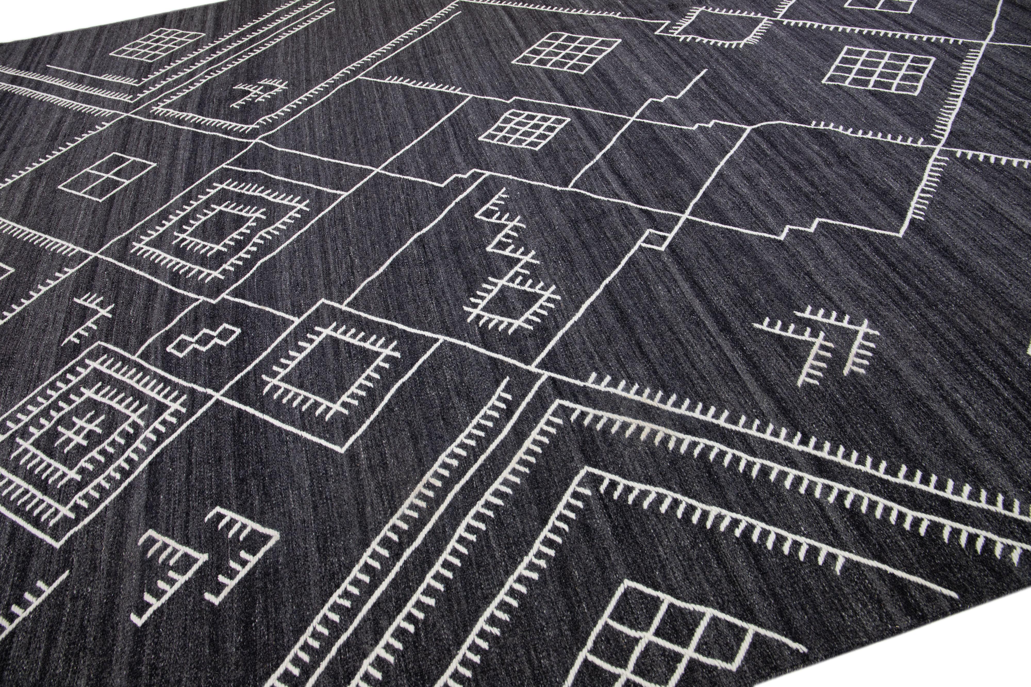 Oversize Modern Kilim Flatweave Wool Rug With Dark Gray Field By Apadana In New Condition For Sale In Norwalk, CT