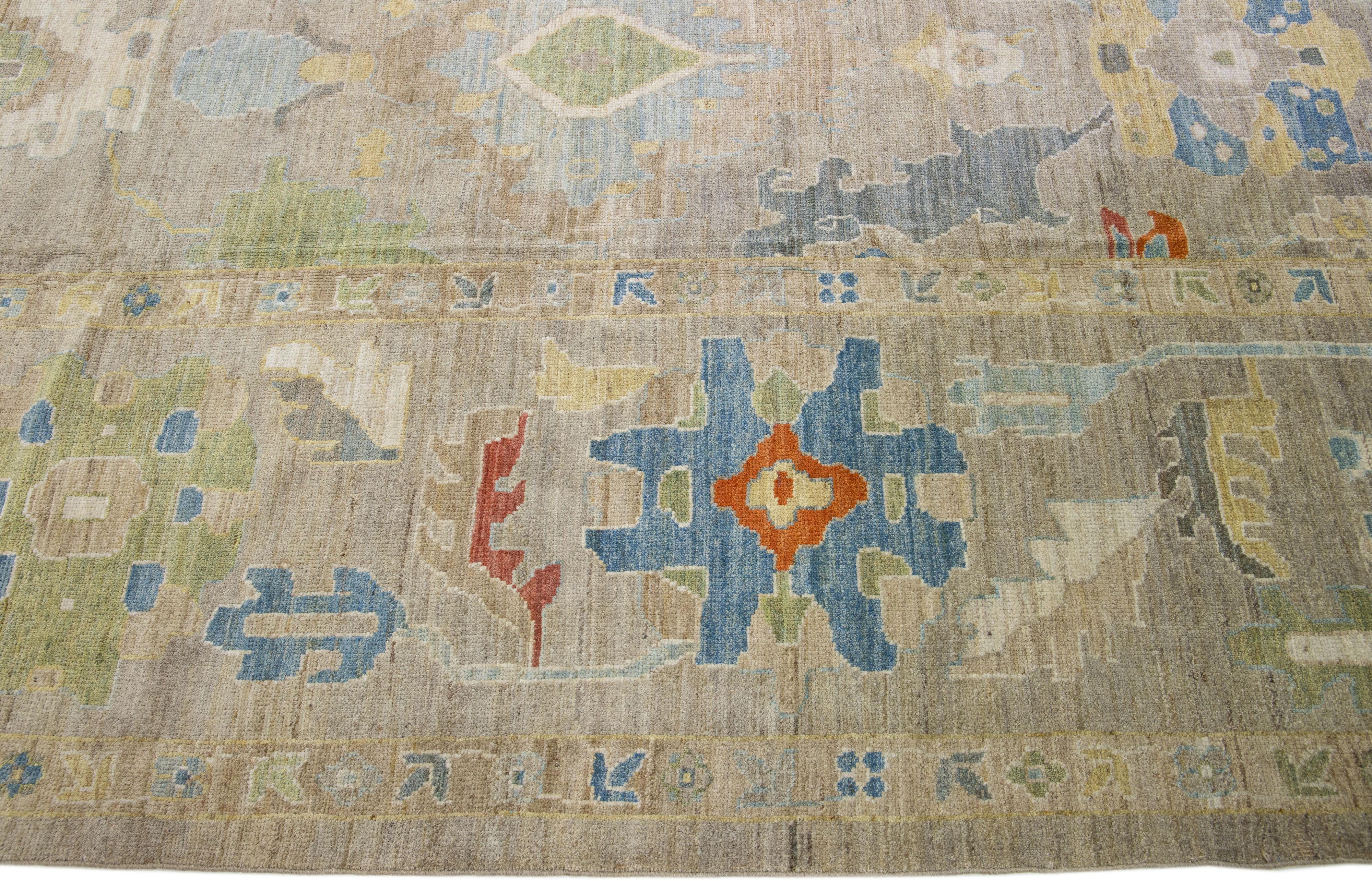 Oversize Modern Sultanabad Handmade Beige Wool Rug with Floral Design In New Condition For Sale In Norwalk, CT