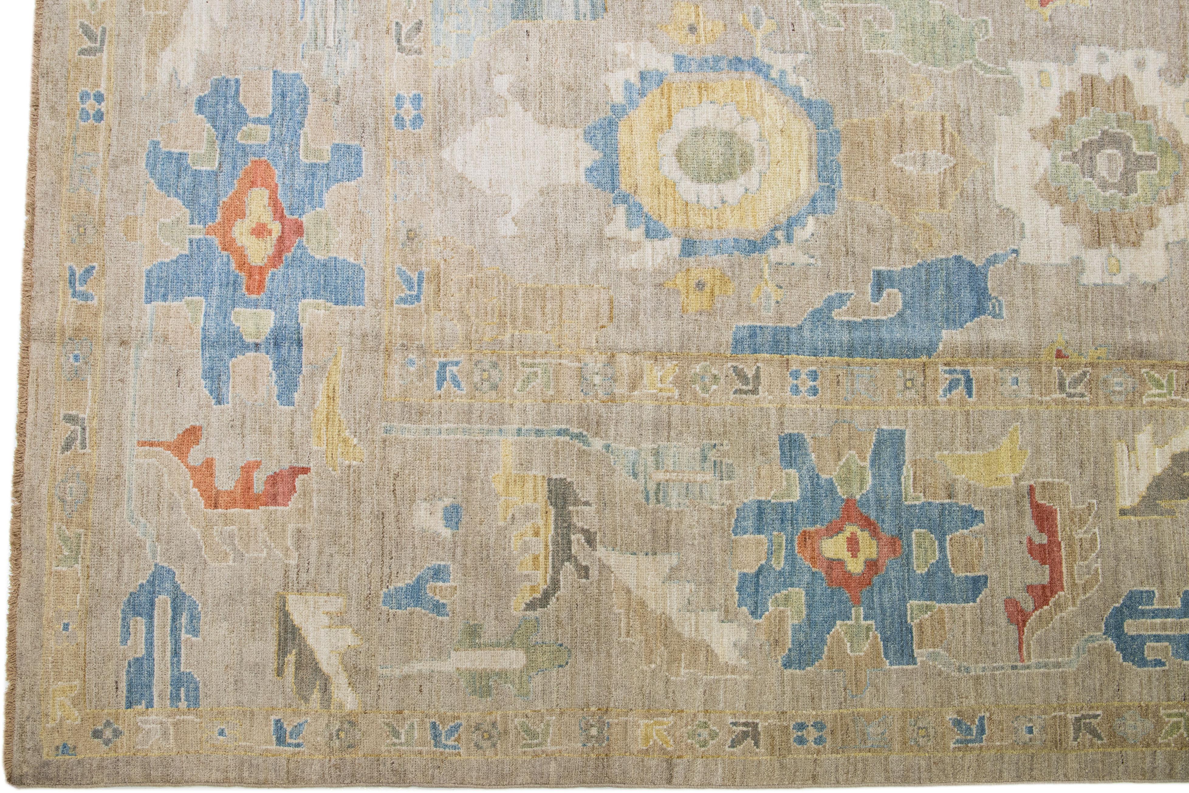 Contemporary Oversize Modern Sultanabad Handmade Beige Wool Rug with Floral Design For Sale
