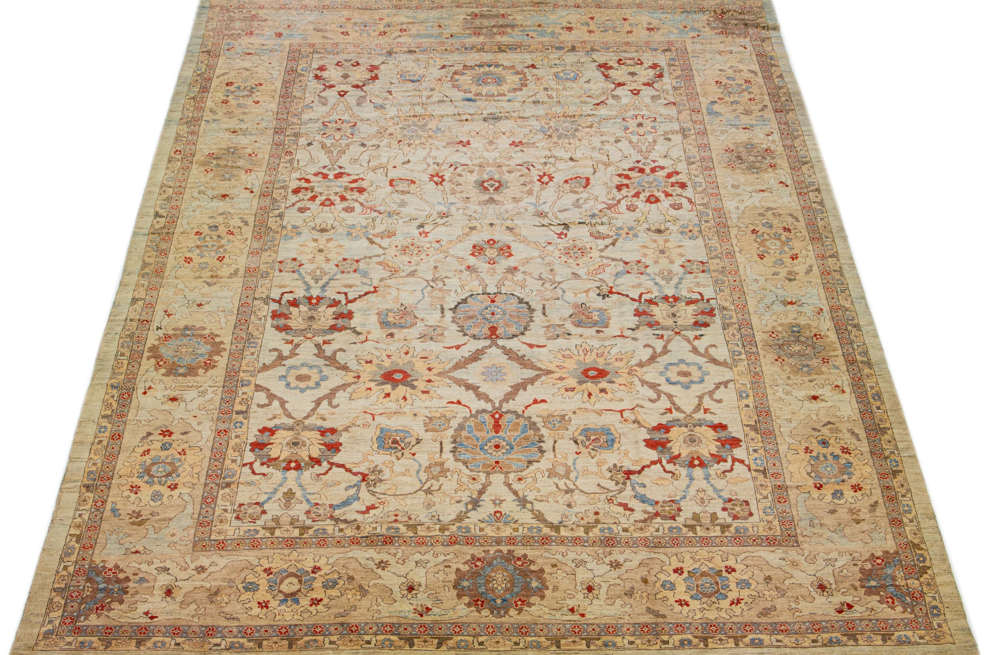 Magnifique tapis moderne surdimensionné en laine Sultanabad nouée à la main avec un champ de couleur bleu clair. Ce tapis présente un cadre dessiné avec des accents bruns, rouges et bleus dans un magnifique motif floral.

Ce tapis mesure : 12'2