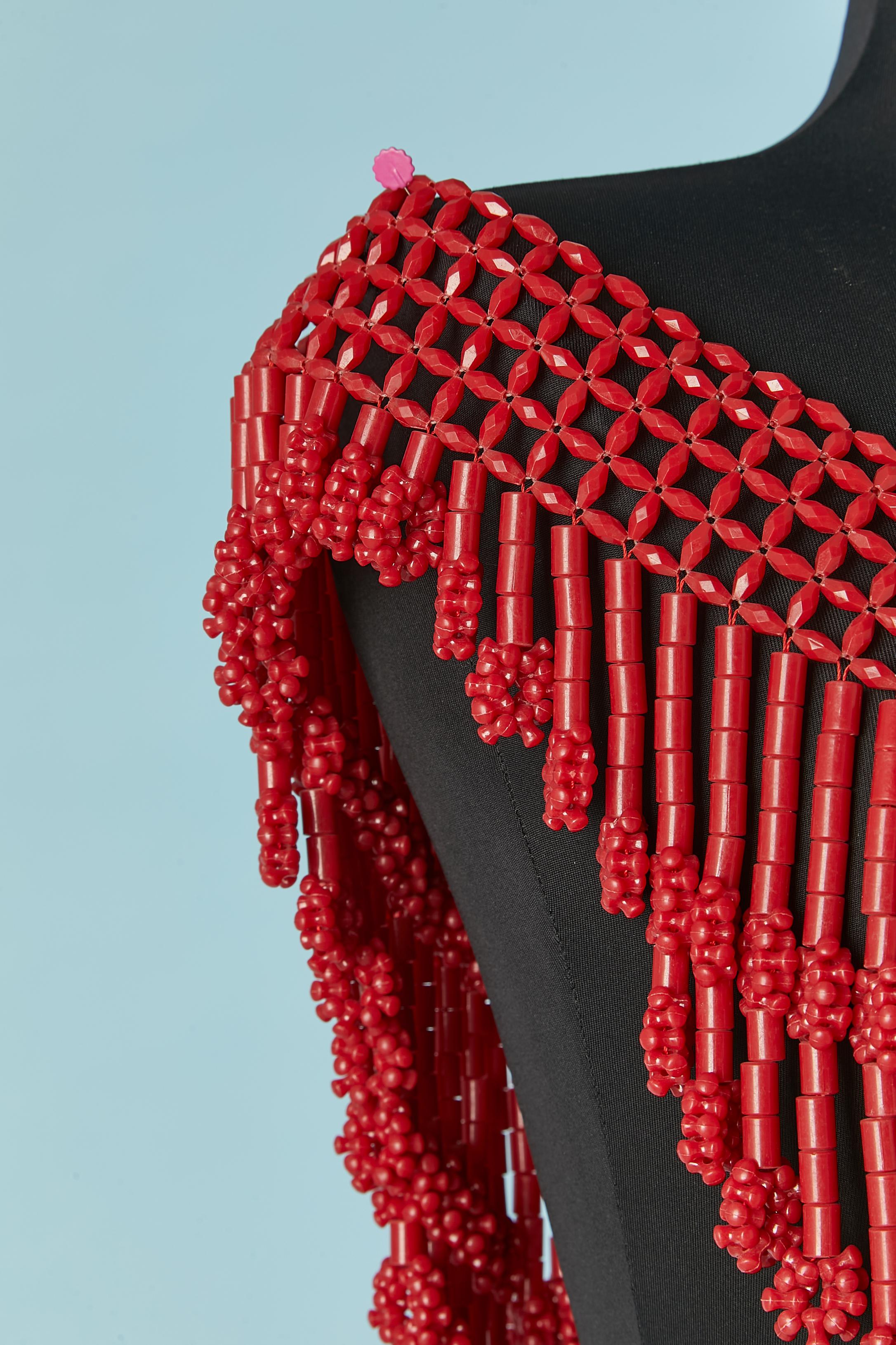 Neckless/plastron in Korallenfarbener Kunststoffperlen in Übergröße Damen im Angebot
