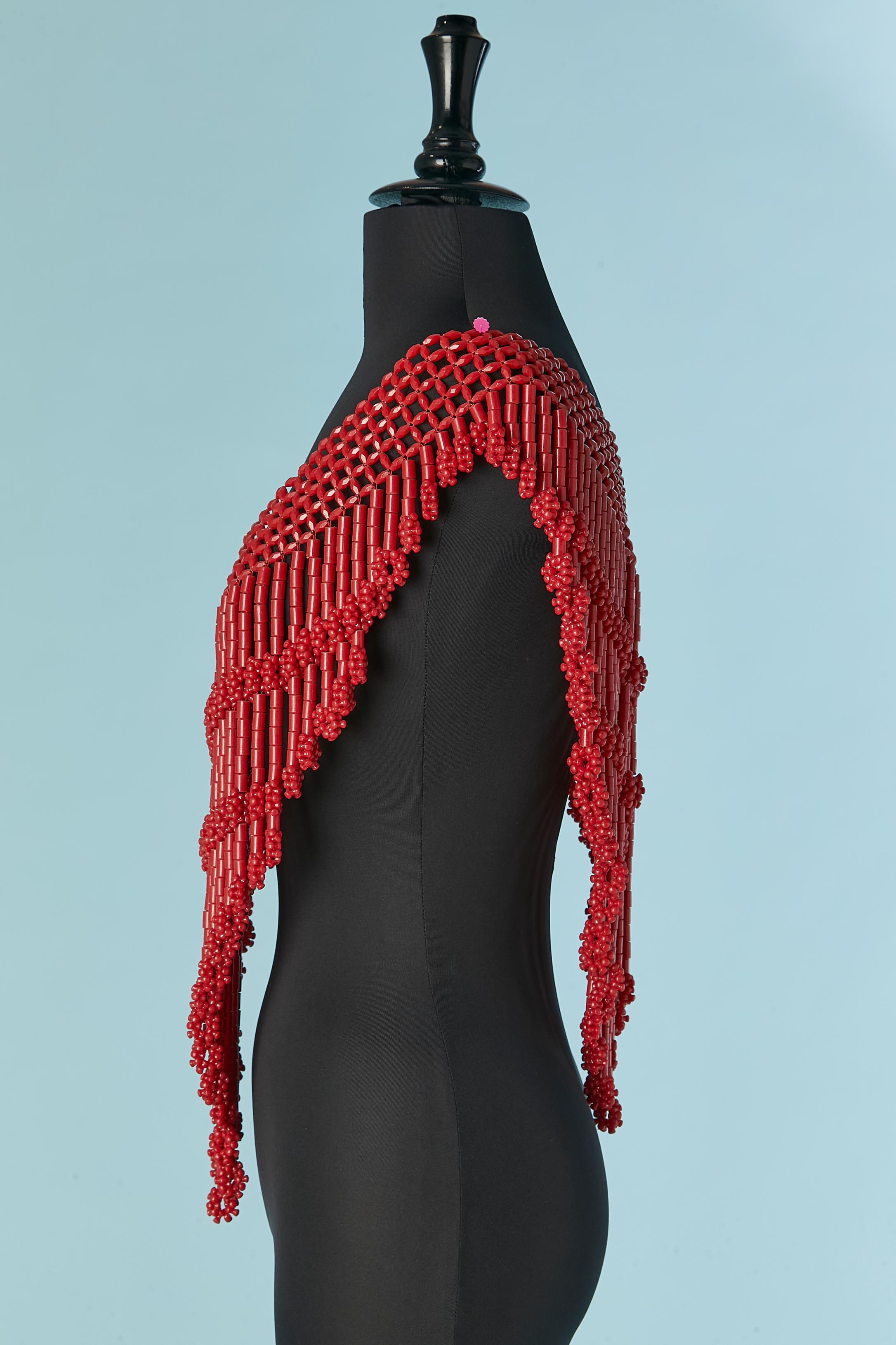 Neckless/plastron in Korallenfarbener Kunststoffperlen in Übergröße im Angebot 1