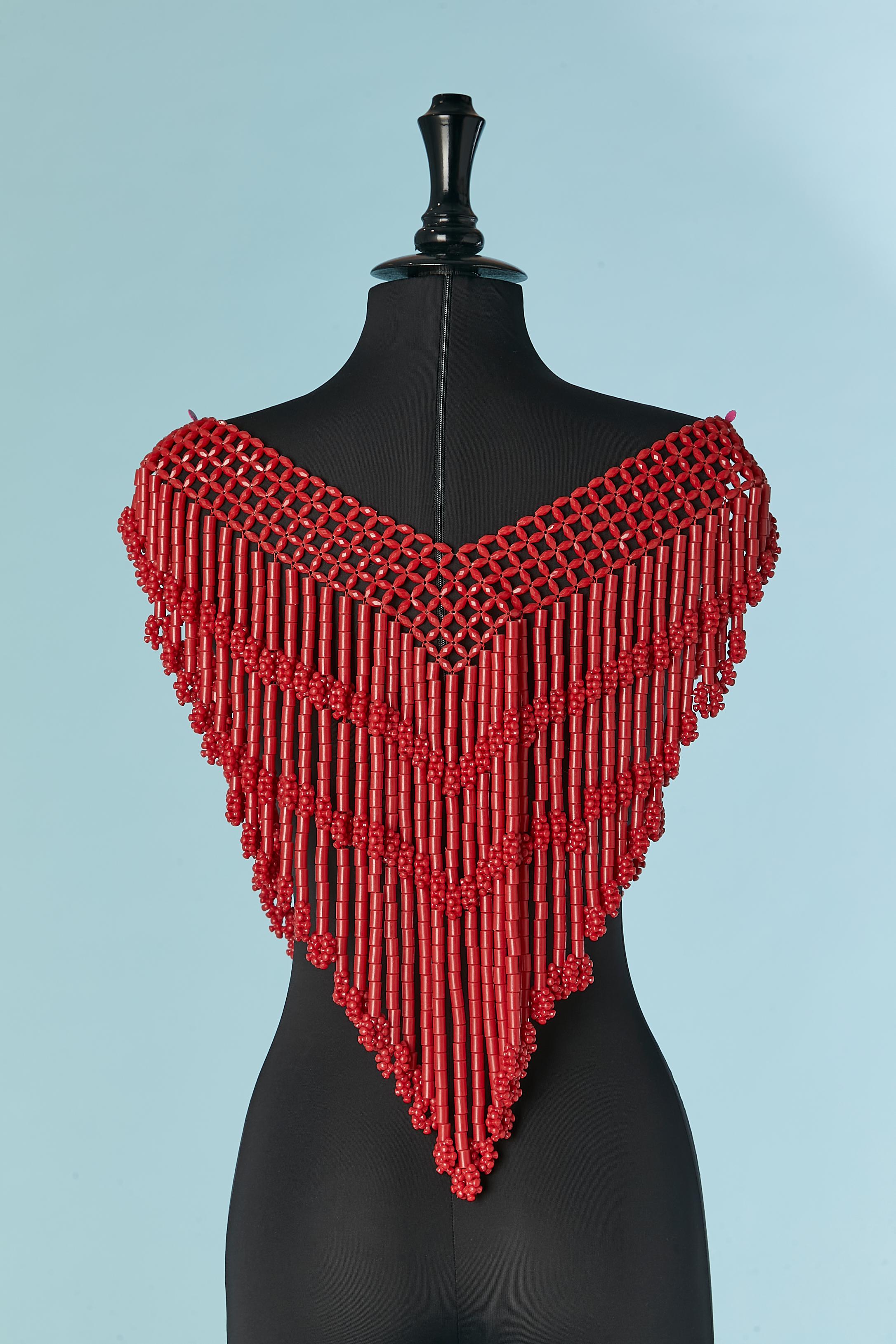 Neckless/plastron in Korallenfarbener Kunststoffperlen in Übergröße im Angebot 2