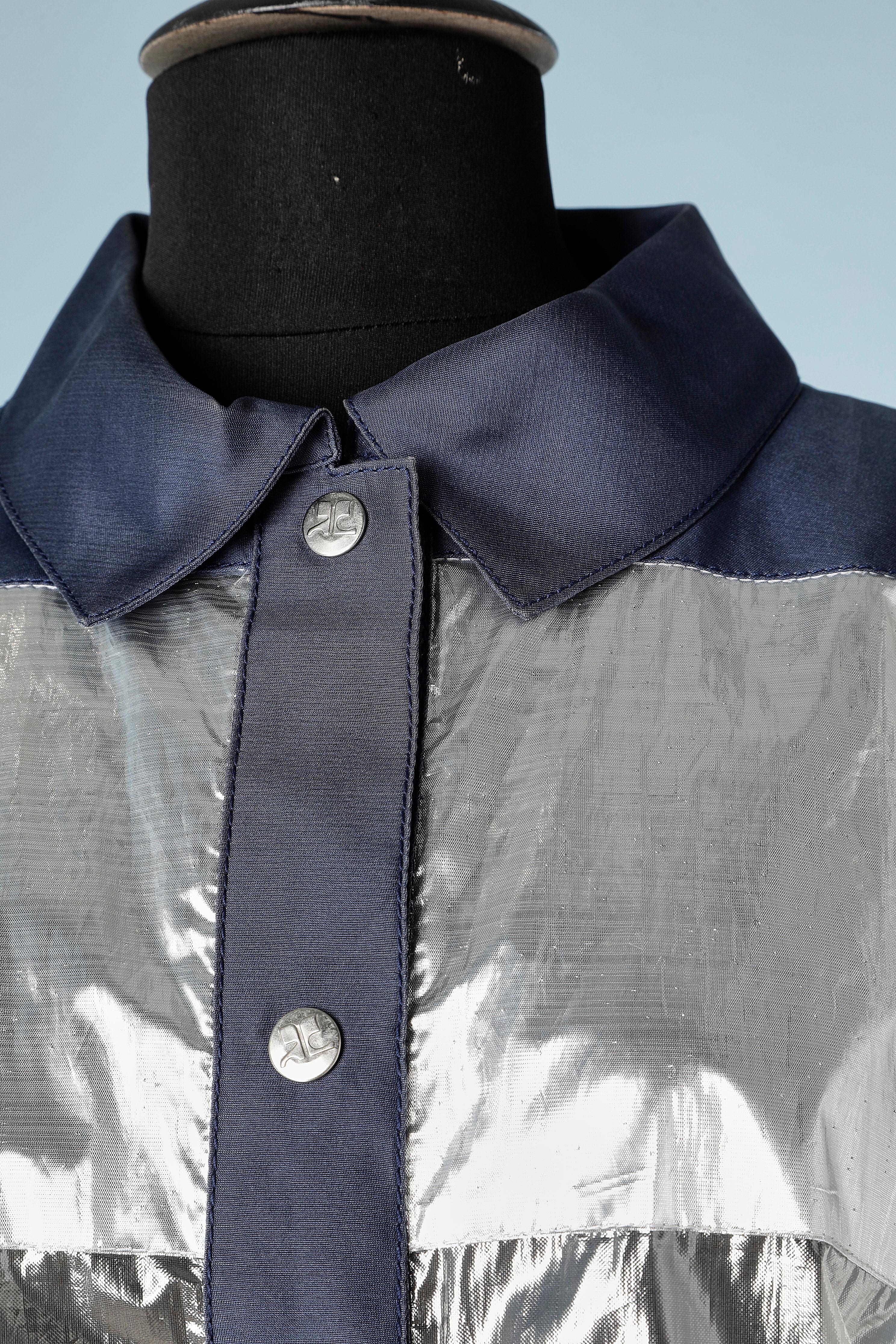 Oversize-Shirt aus transparentem, marineblauem und silbernem Polyester-Lamé. 
Größe: OVERSIZE 