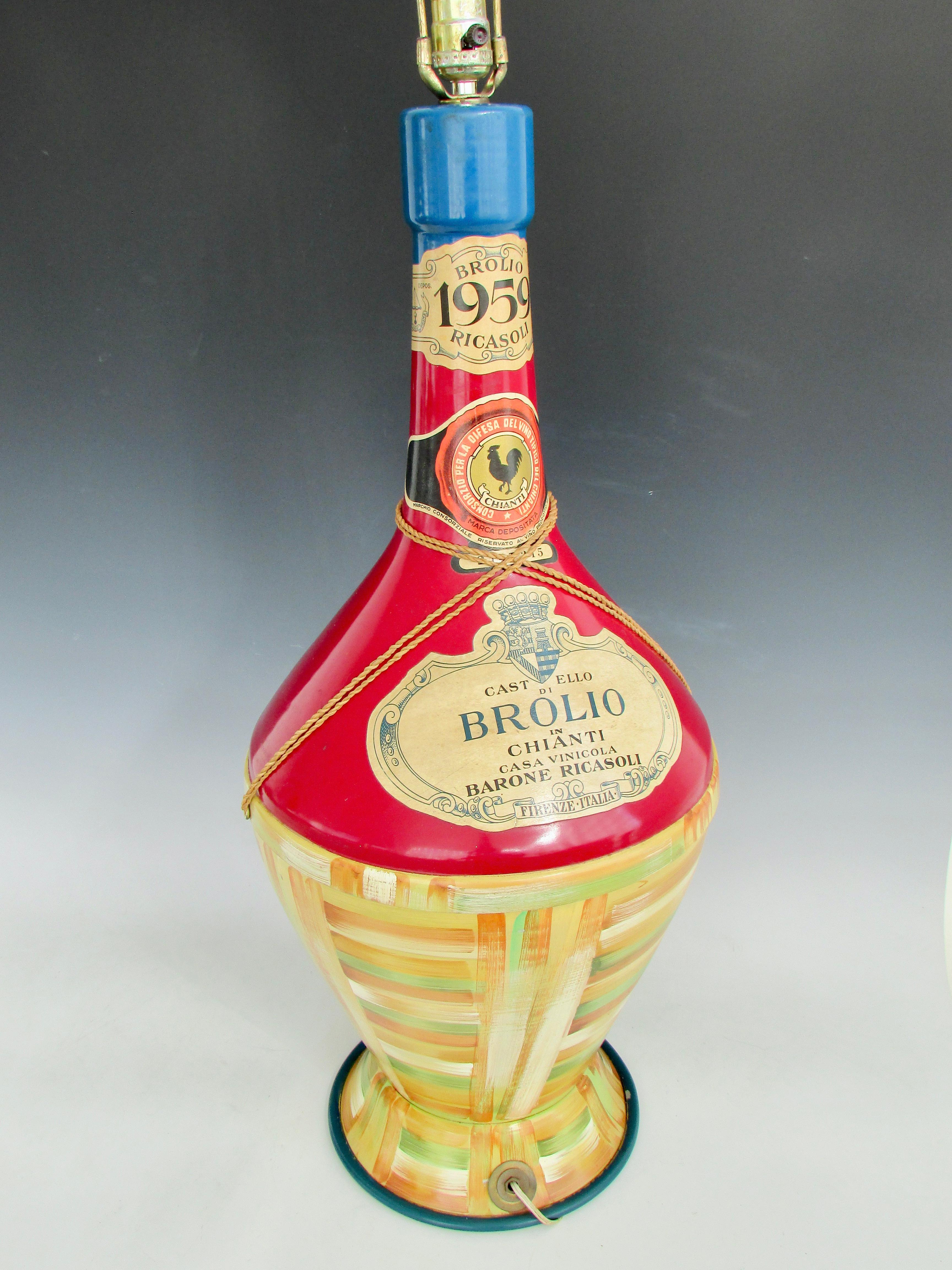 Lampe de table fantaisiste surdimensionnée en forme de bouteille de vin peinte à la main en vente 4