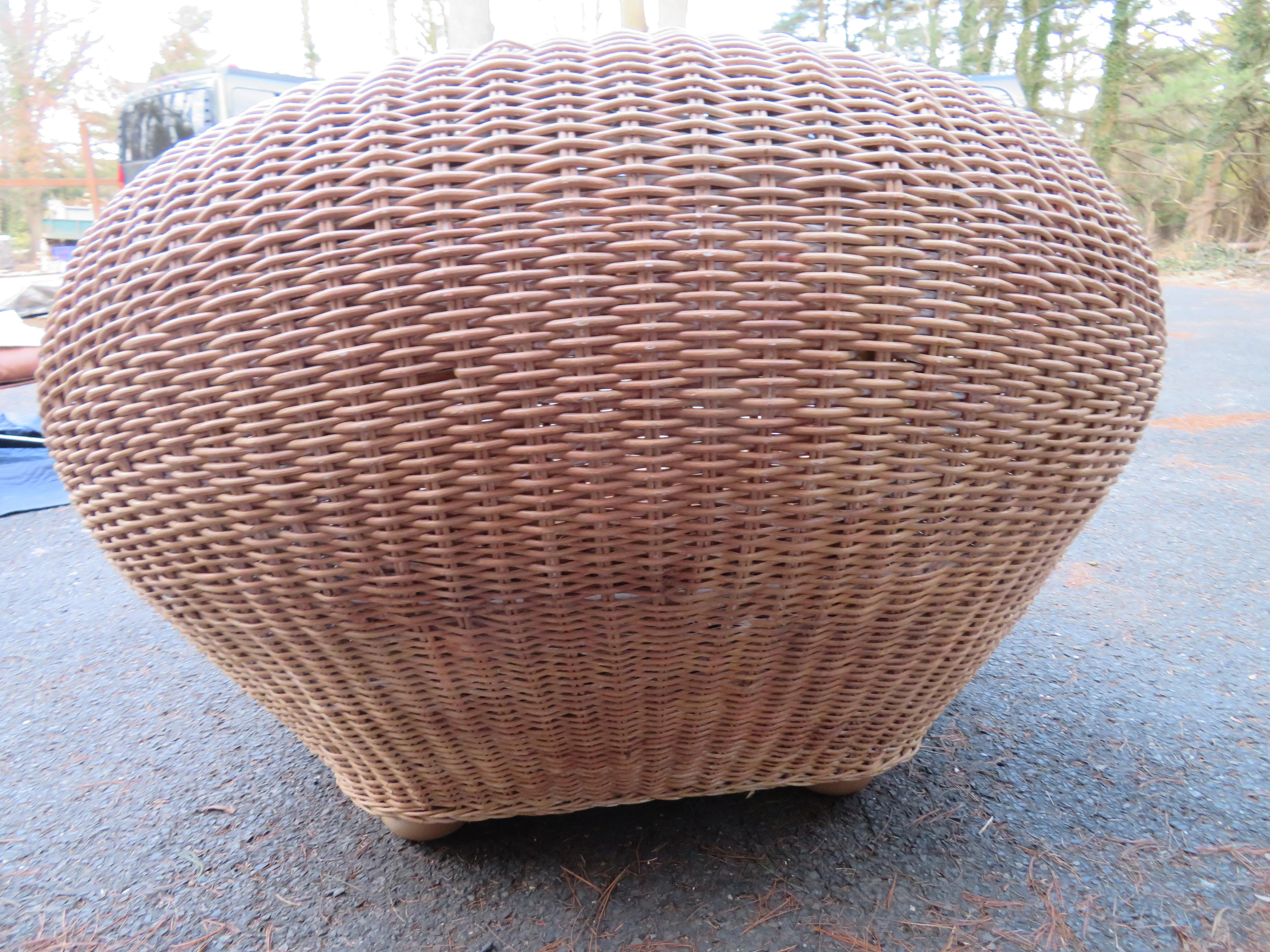 Oversize Sculptural Wicker Chair in the Manner of Michael Taylor Mid-Century In Good Condition In Pemberton, NJ