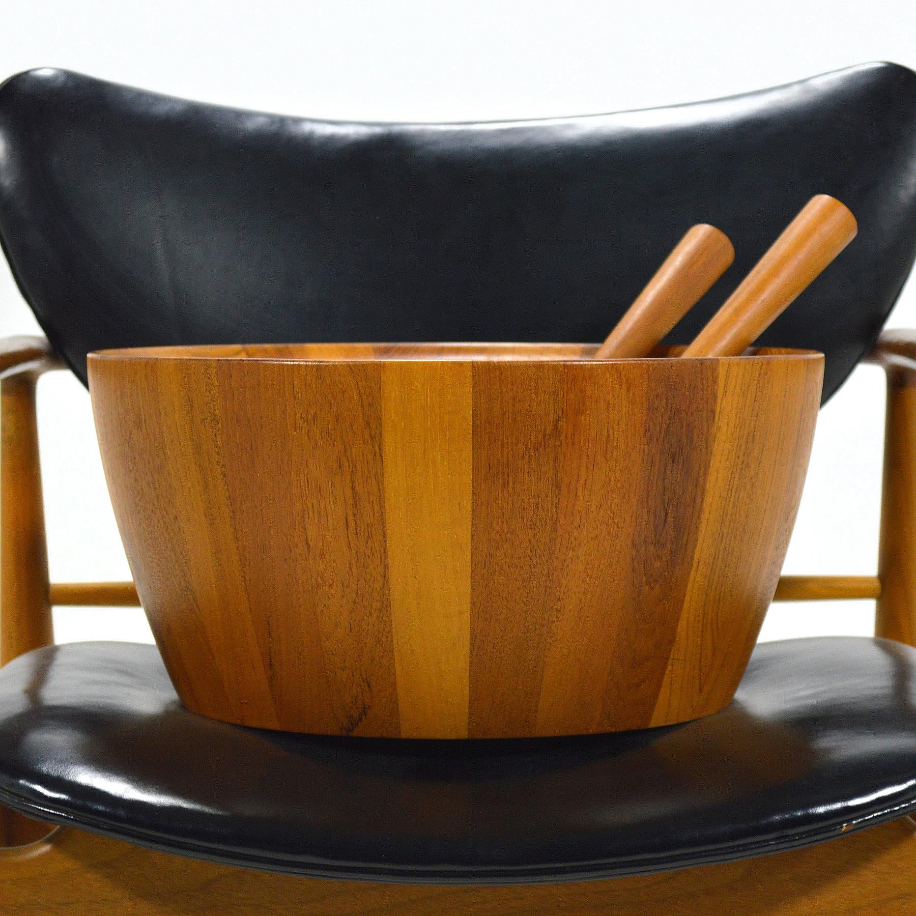 Oversize Staved Teak Bowl and Servers by Richard Nissen For Sale 3