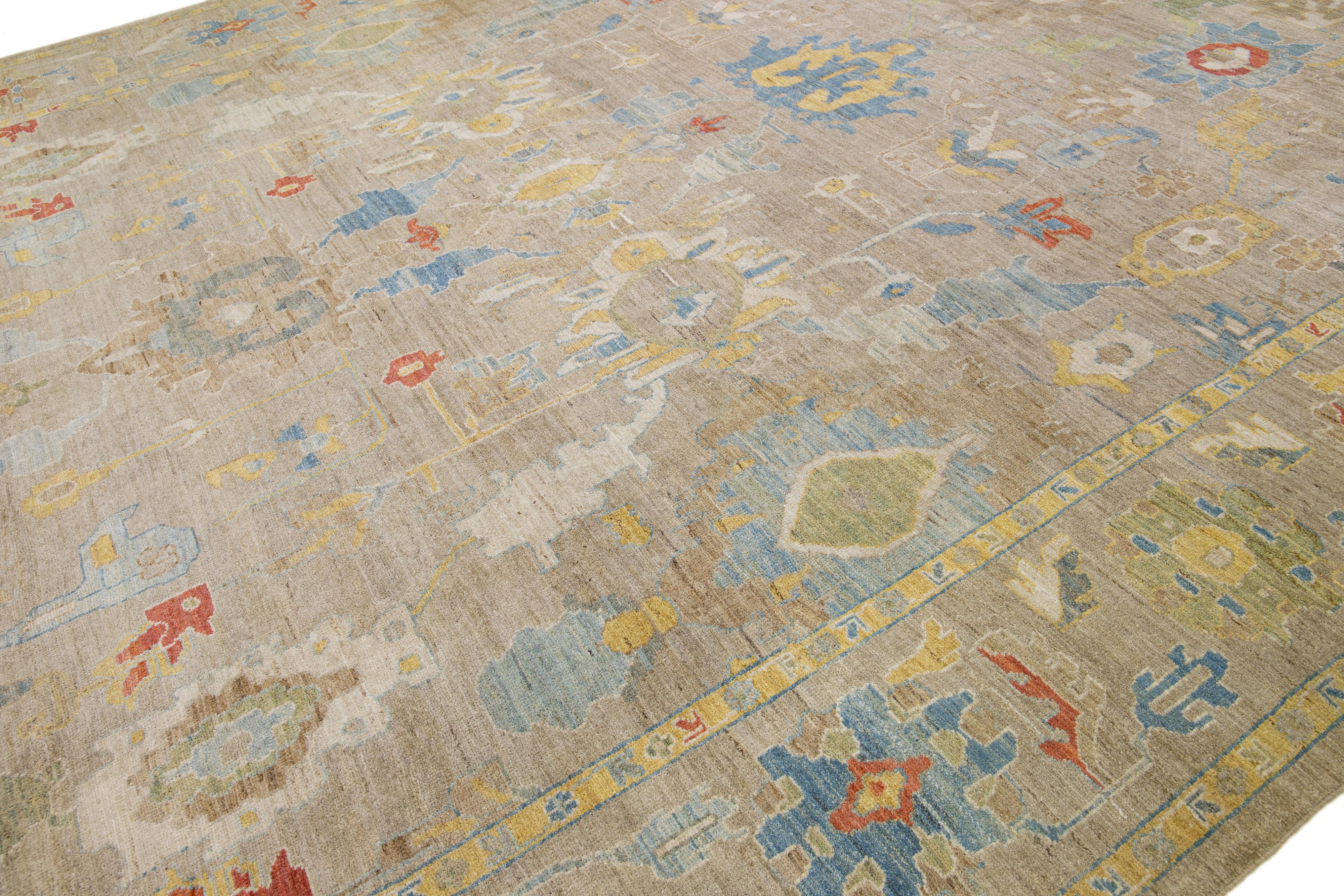 Pakistanais Tapis surdimensionné en laine Sultanabad fait à la main avec motif floral sur toute sa surface en vente