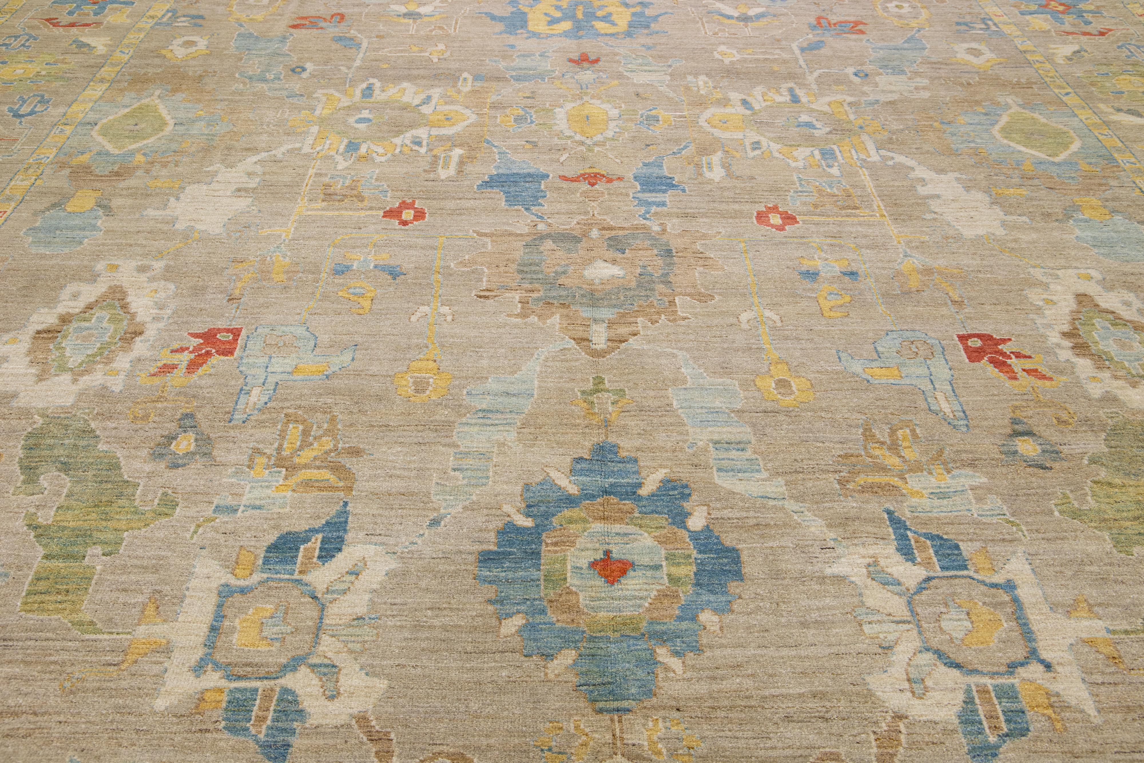 XXIe siècle et contemporain Tapis surdimensionné en laine Sultanabad fait à la main avec motif floral sur toute sa surface en vente