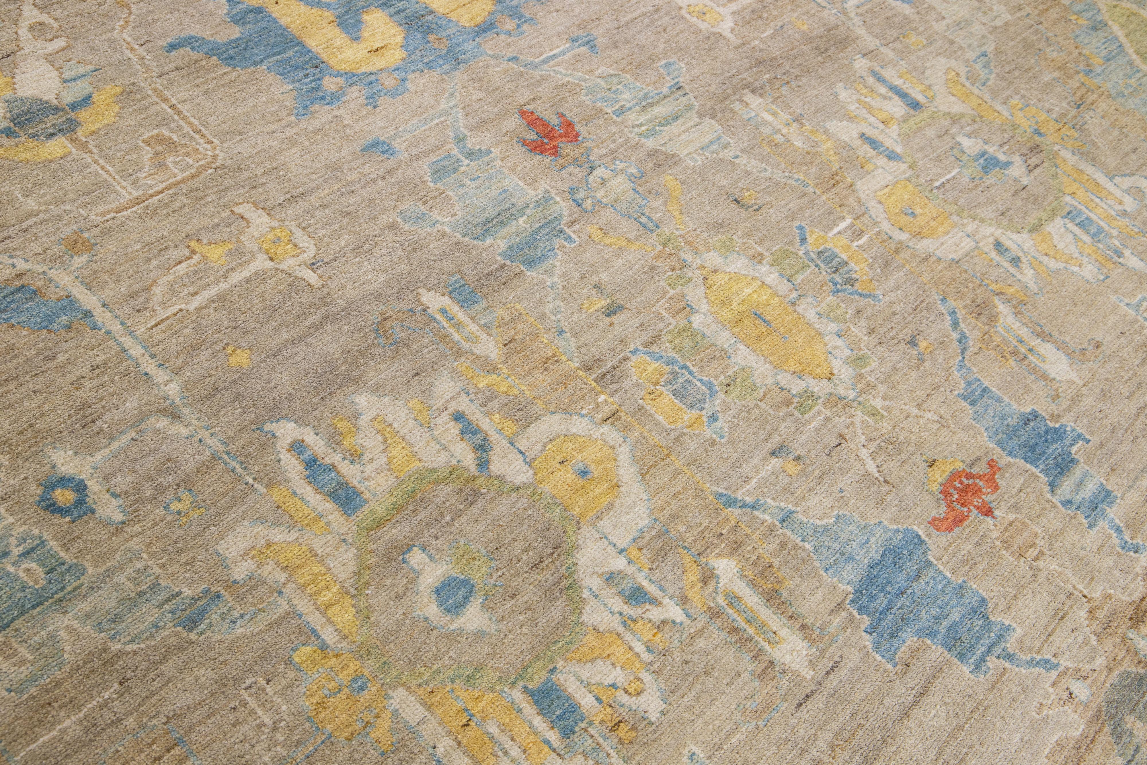 Laine Tapis surdimensionné en laine Sultanabad fait à la main avec motif floral sur toute sa surface en vente