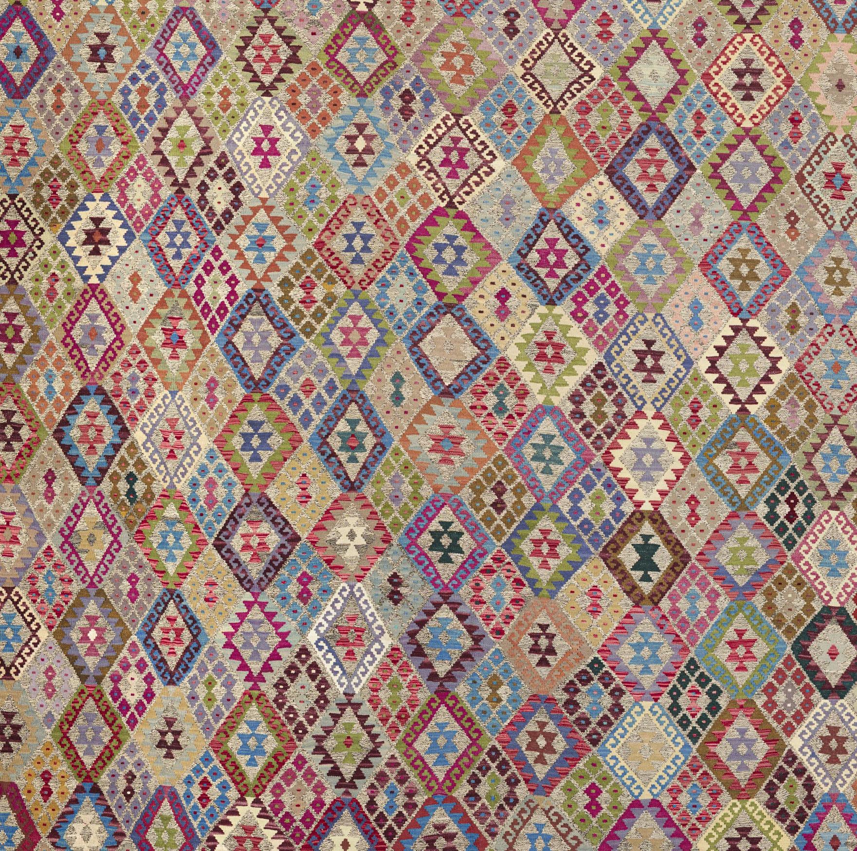 Alfombra Transicional de Gran Tamaño 14 pies x 19 pies - Verde Rosa Azul y Marfil Siglo XXI y contemporáneo en venta