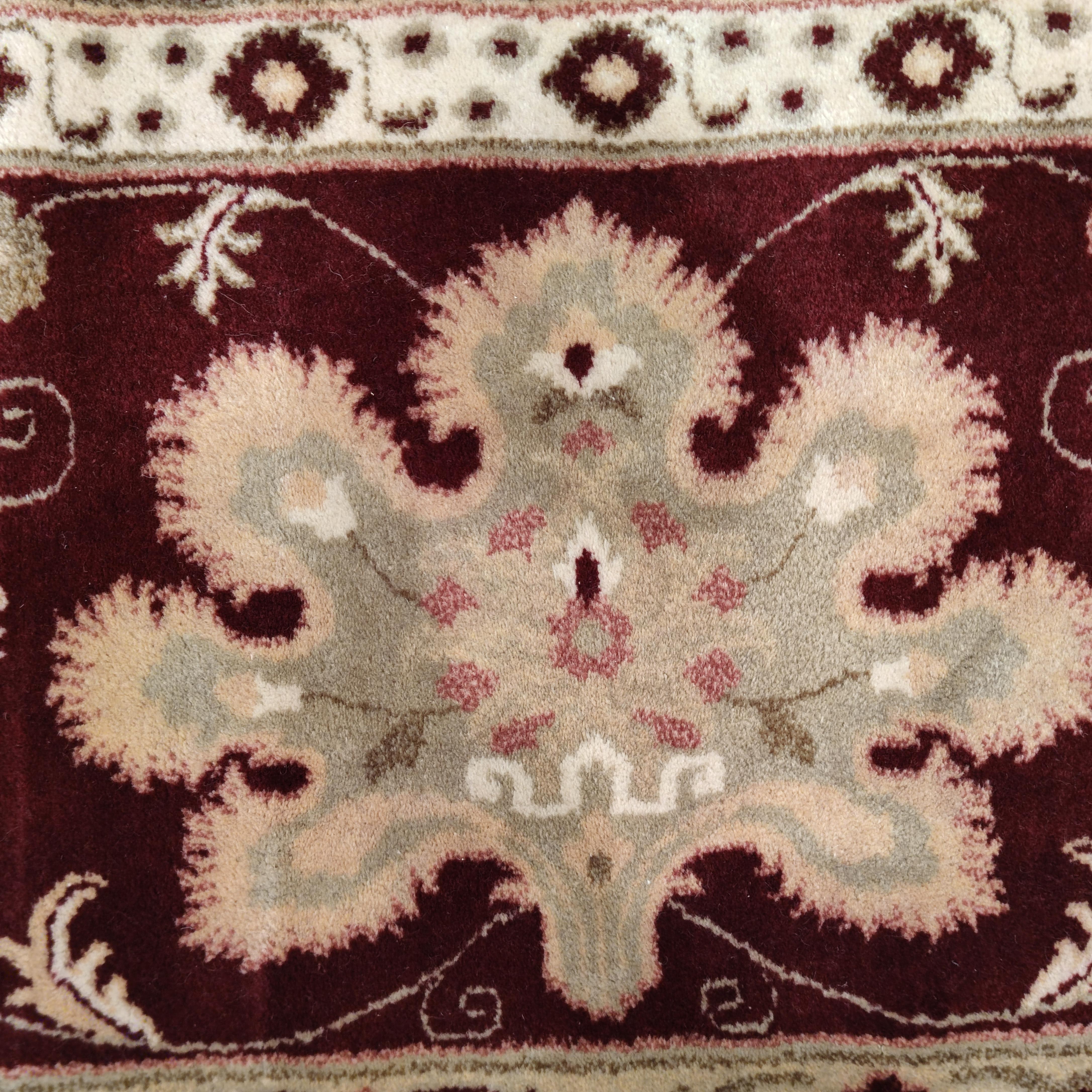 Übergroßer Vintage Celadon Grüner Agra-Teppich im All-Over-Design mit rubinroter Umrandung im Zustand „Hervorragend“ im Angebot in Milan, IT