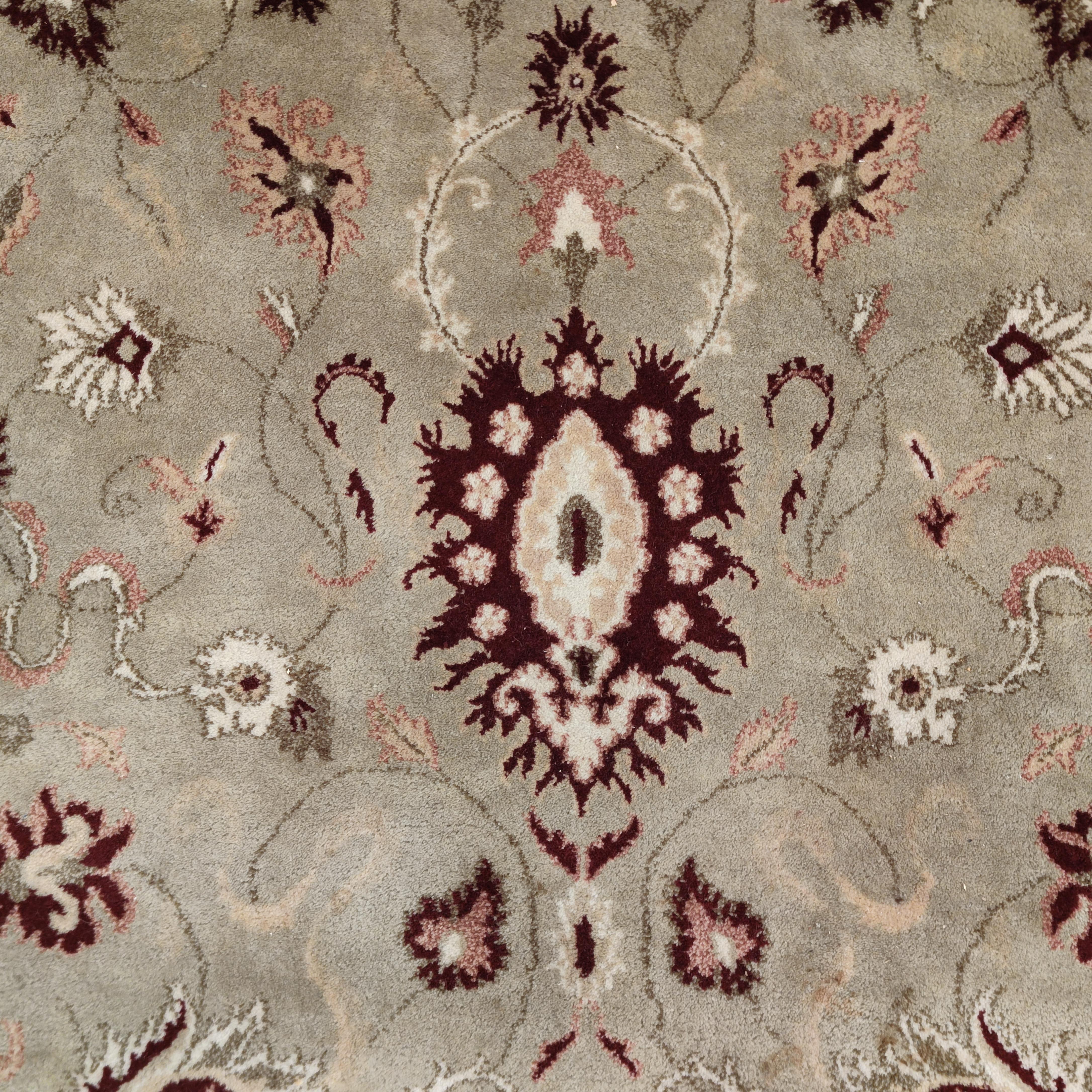 Übergroßer Vintage Celadon Grüner Agra-Teppich im All-Over-Design mit rubinroter Umrandung (Ende des 20. Jahrhunderts) im Angebot