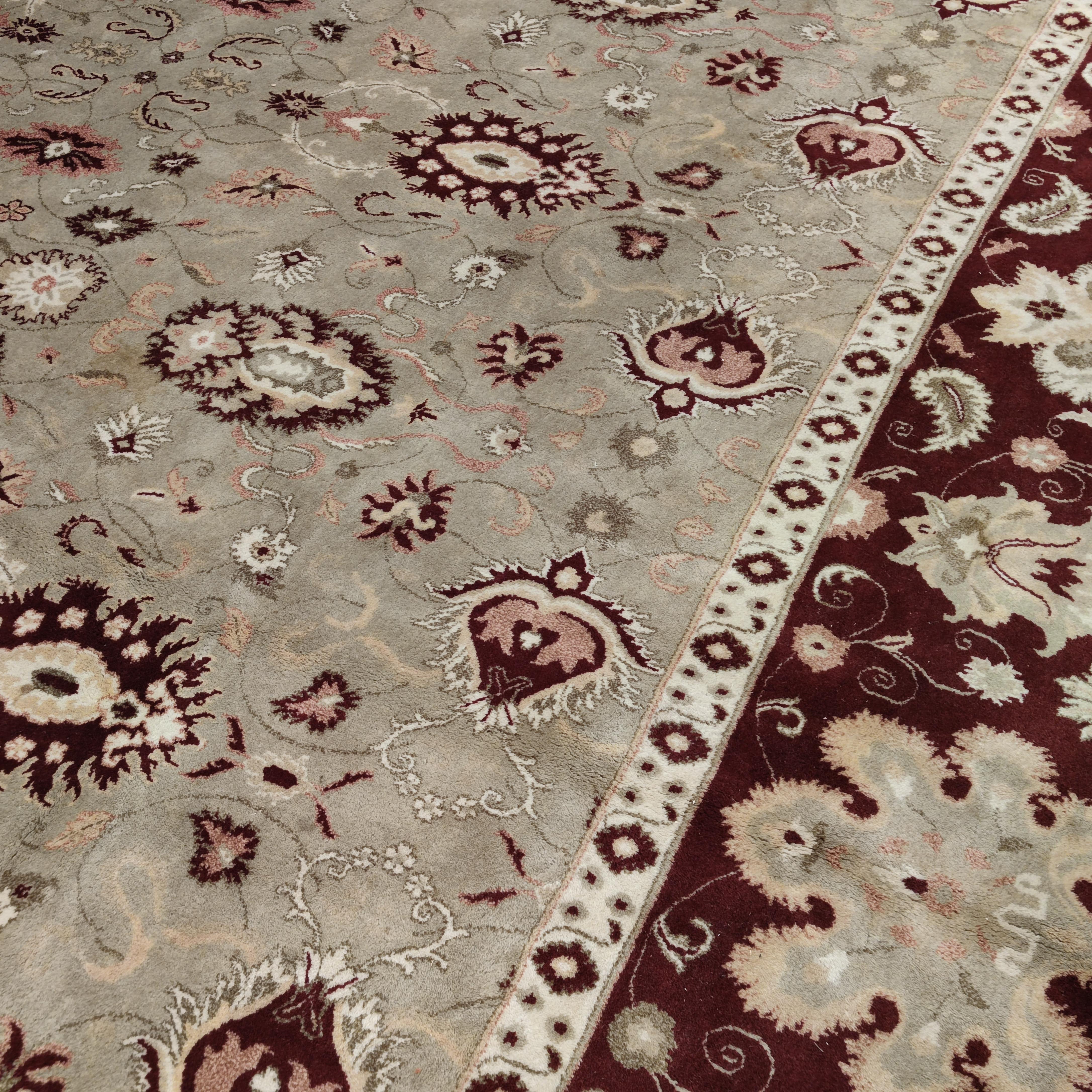 Übergroßer Vintage Celadon Grüner Agra-Teppich im All-Over-Design mit rubinroter Umrandung (Wolle) im Angebot
