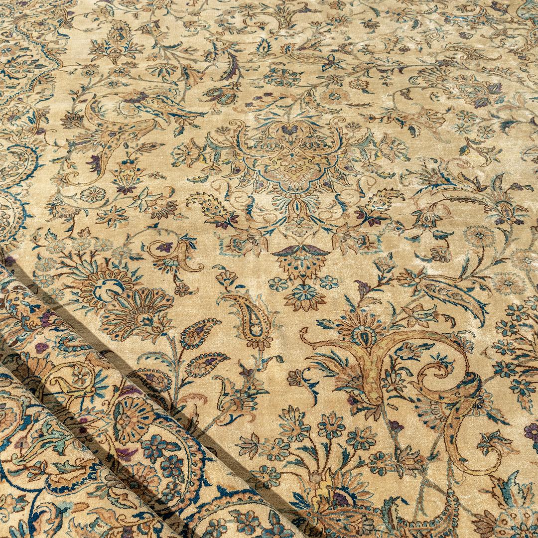 Übergröße Vintage CIRCA 1920 Beige Persisch Kirman Teppich, 13'8 x 19'5 im Angebot 8