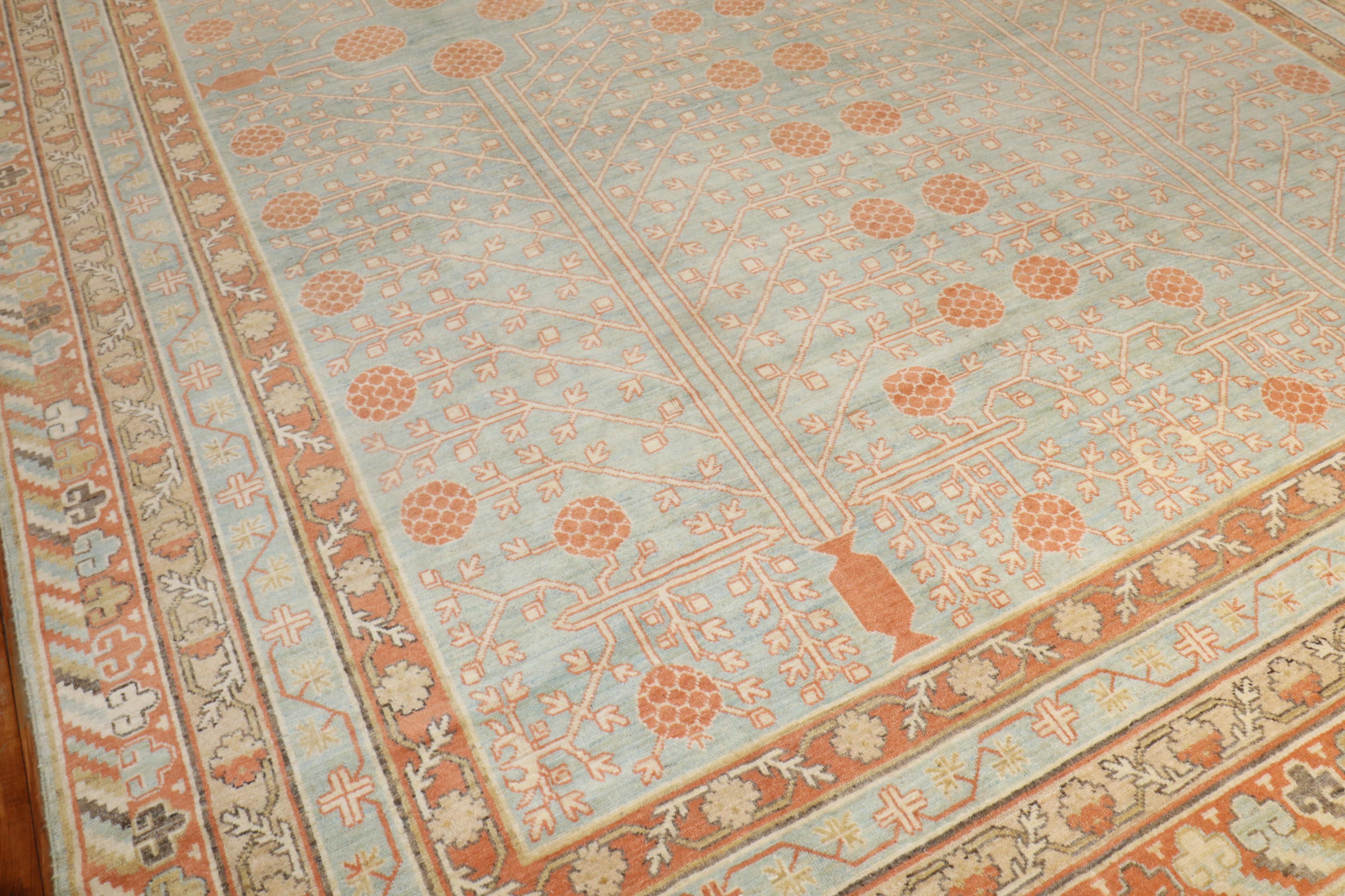 Übergroßer Vintage-inspirierter Khotan-Teppich (Handgefertigt) im Angebot