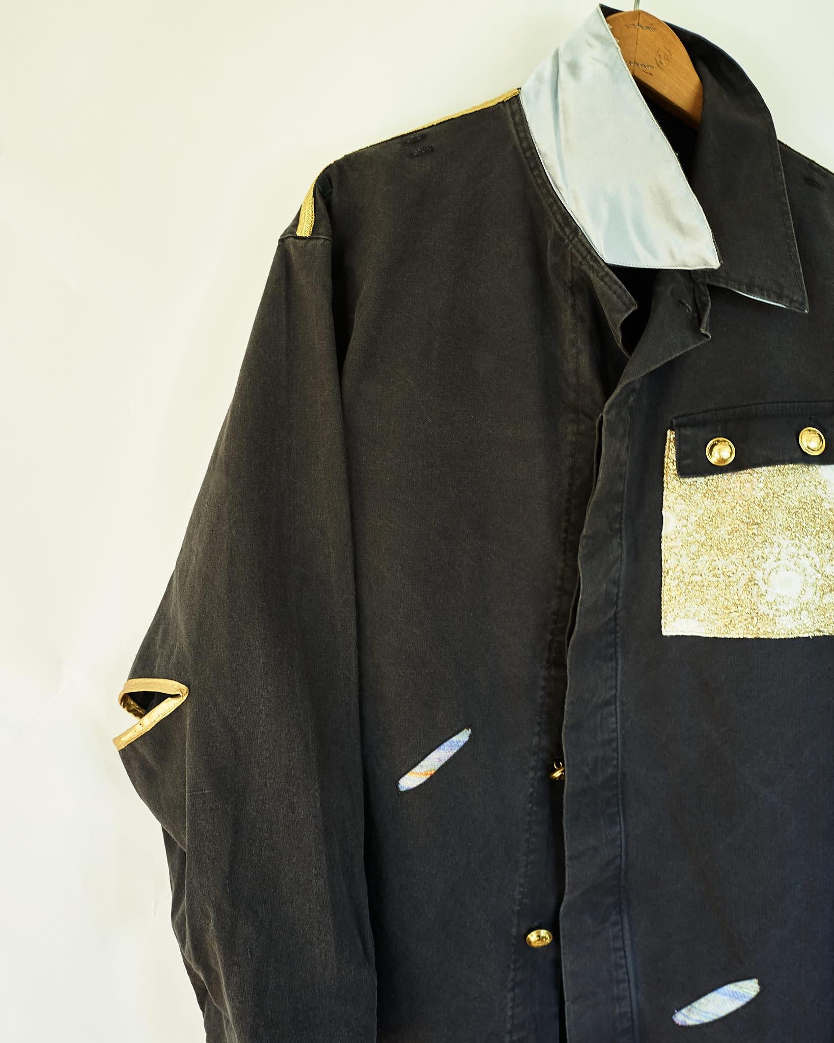 Jacket Grey Oversize Vintage Military Gold Lurex One of a kind J Dauphin

Oversize Vintage Repurposed Military Grey Jacket Gold Lurex Pocket, Light Blue Silk Collar, Open Elbow reinforced with Gold Silk, One of a kind
Brand: J Dauphin
Size: