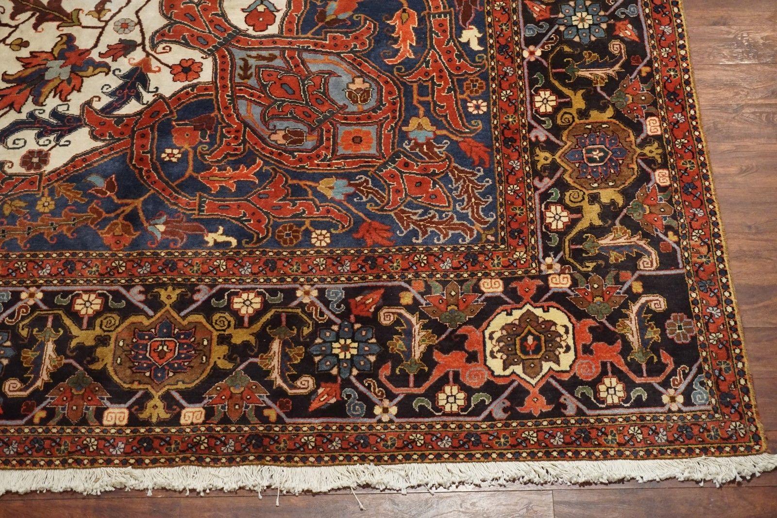 Wool Oversize Vintage Persian Heriz Serapi For Sale