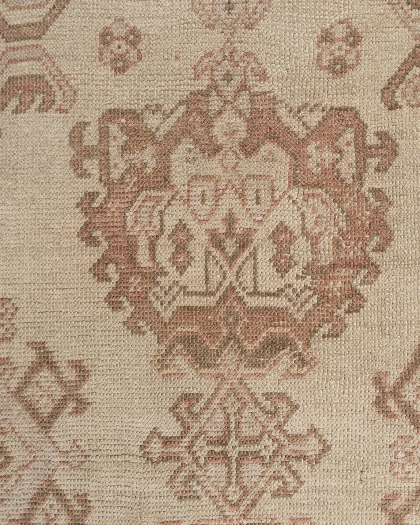 Oversize Vintage Tan Turkish Oushak Rug In Good Condition For Sale In New York, NY