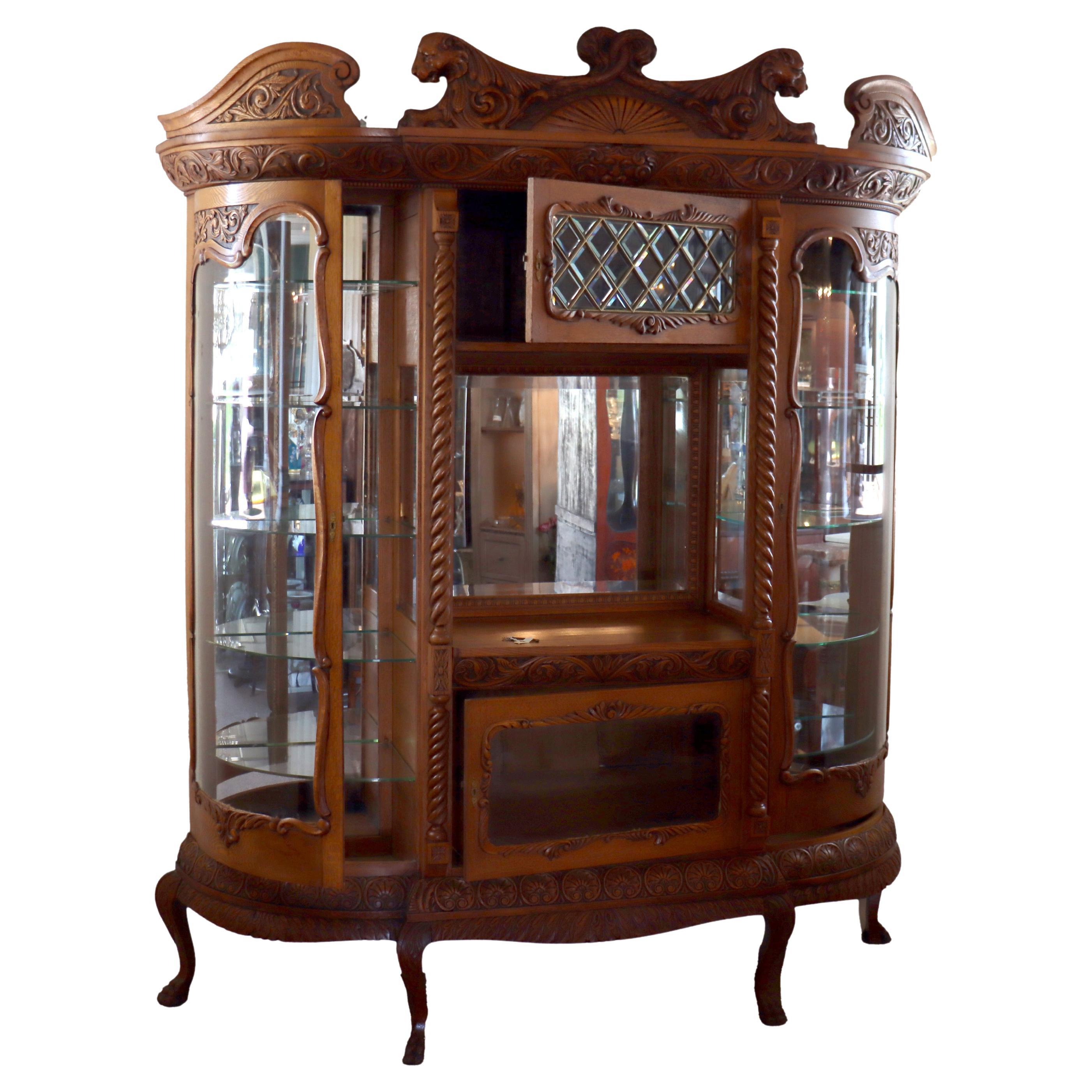 Vitrina expositora sobredimensionada de 100 "h de roble tallado con figuras de la escuela de RJ Horner C1900 en venta