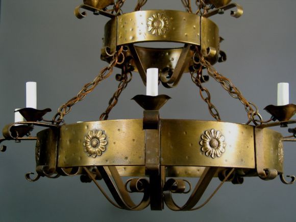 italien Antique français surdimensionné  Lustre à deux niveaux à 12 Lights circa 1930's en vente
