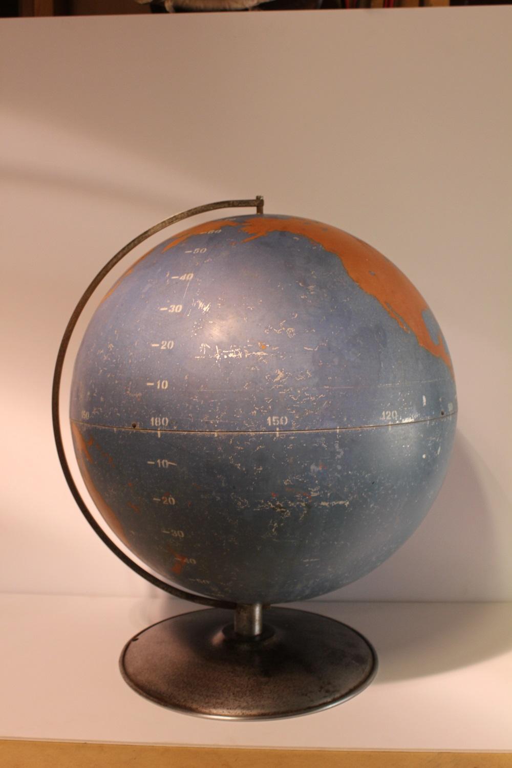 large globe aj