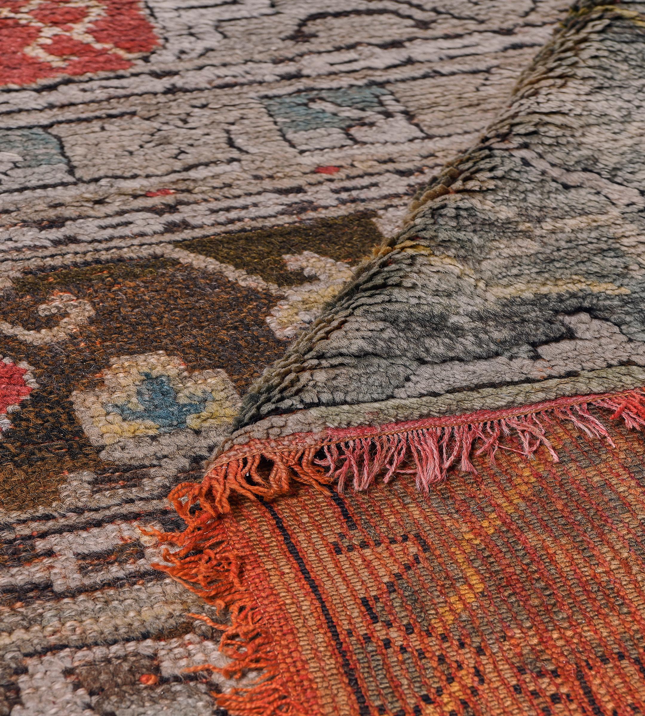 Tapis Oushak surdimensionné du 19ème siècle en laine ancienne nouée à la main à motifs floraux en vente 3