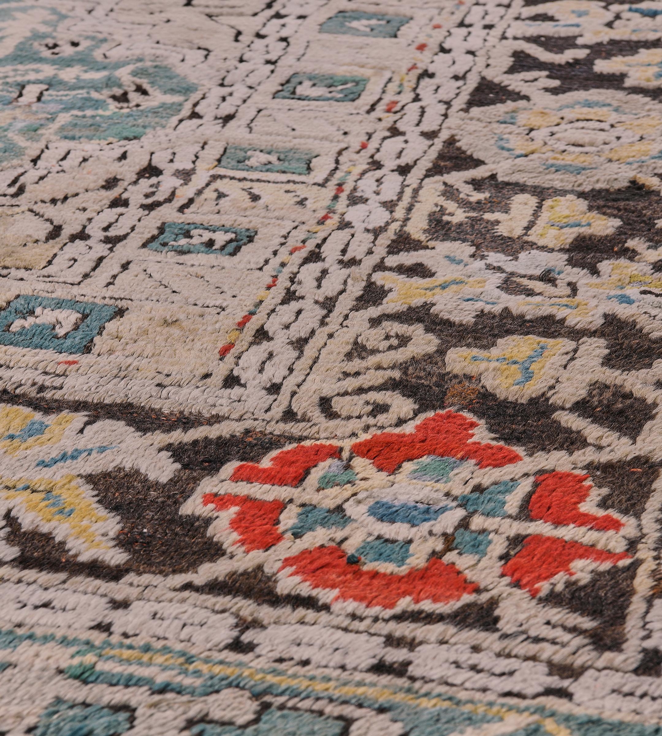 Laine Tapis Oushak surdimensionné du 19ème siècle en laine ancienne nouée à la main à motifs floraux en vente