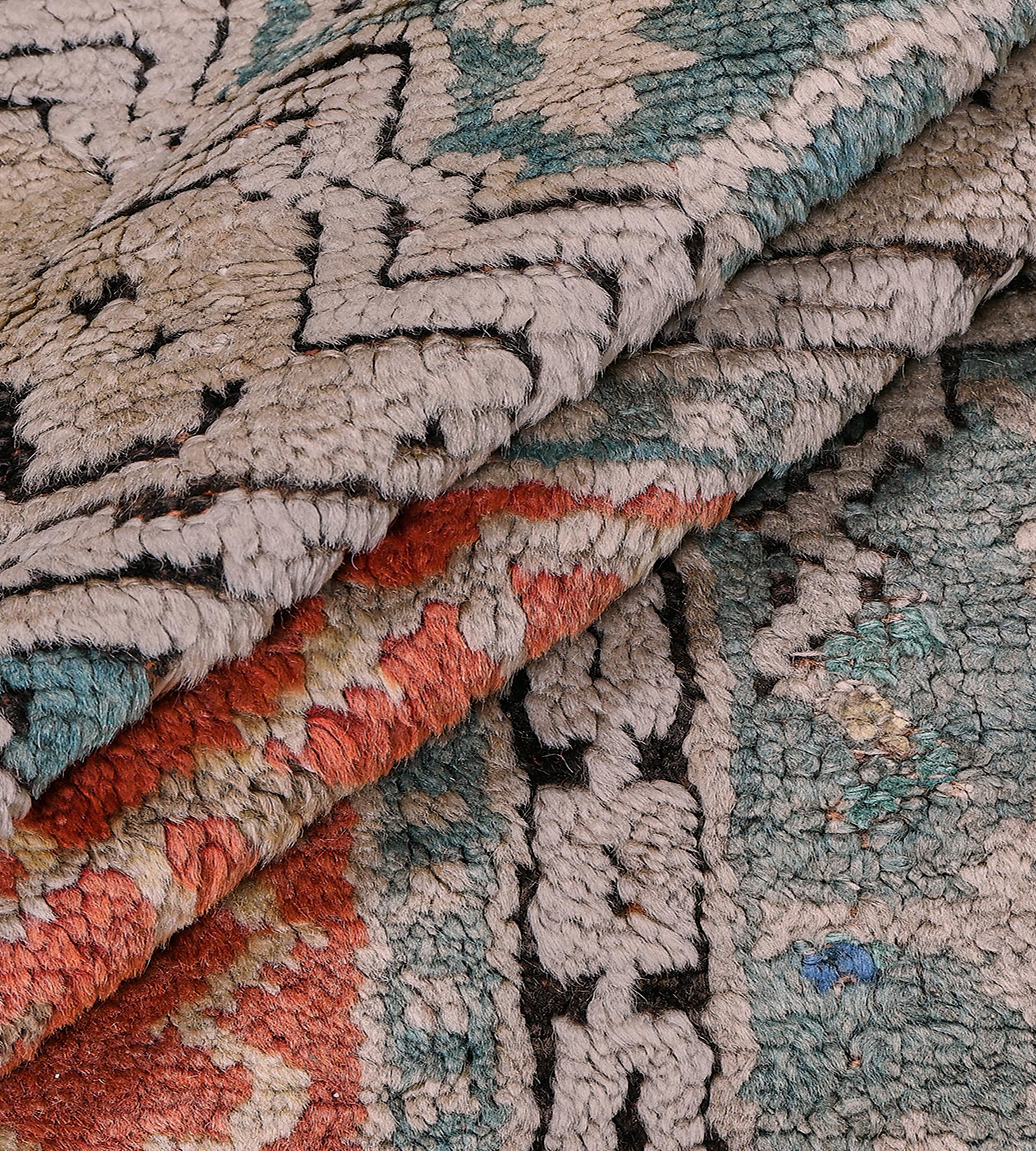 Tapis Oushak surdimensionné du 19ème siècle en laine ancienne nouée à la main à motifs floraux en vente 2
