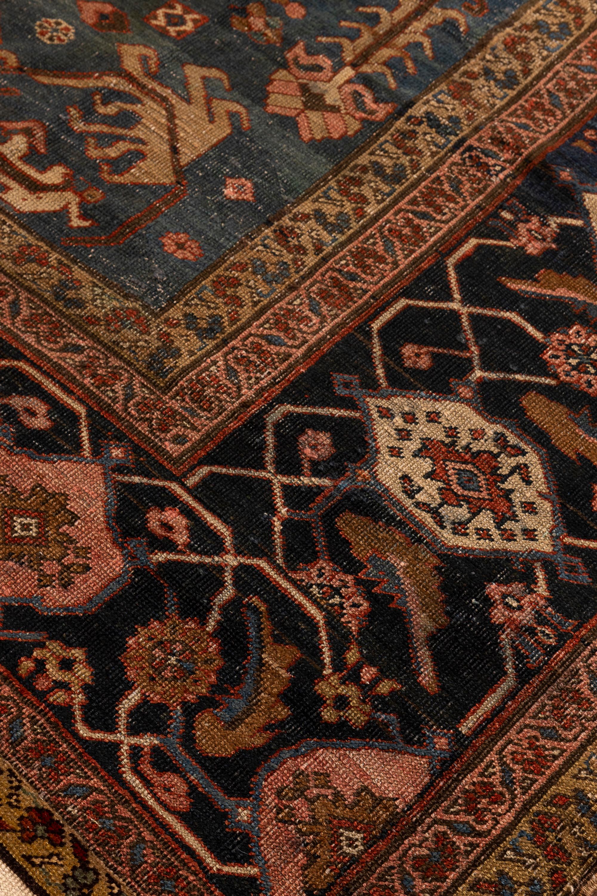 Oversized 19th Century Hand-Knotted Serapi Carpet in Rust and Indigo Wool im Angebot 4