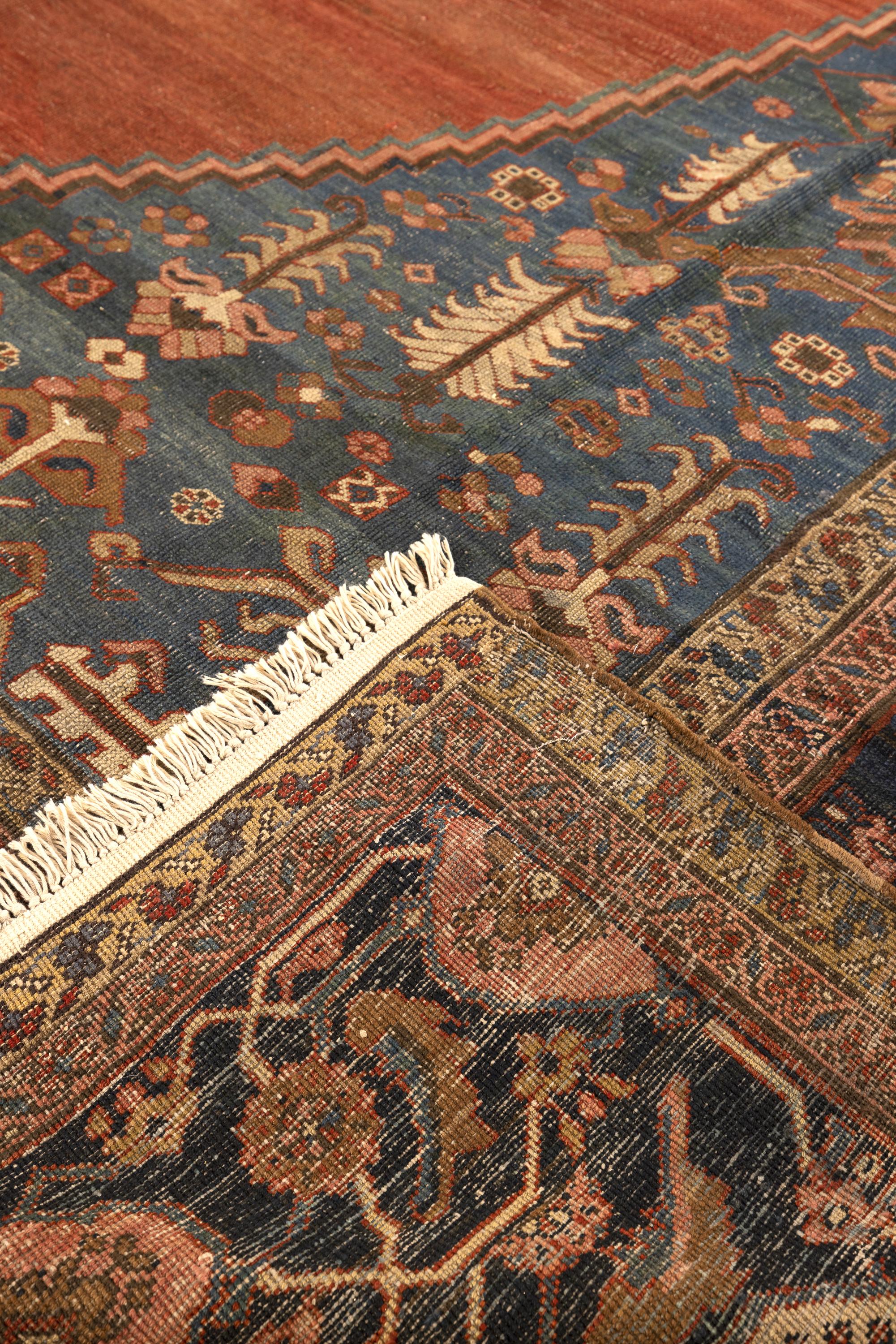 Oversized 19th Century Hand-Knotted Serapi Carpet in Rust and Indigo Wool im Angebot 5