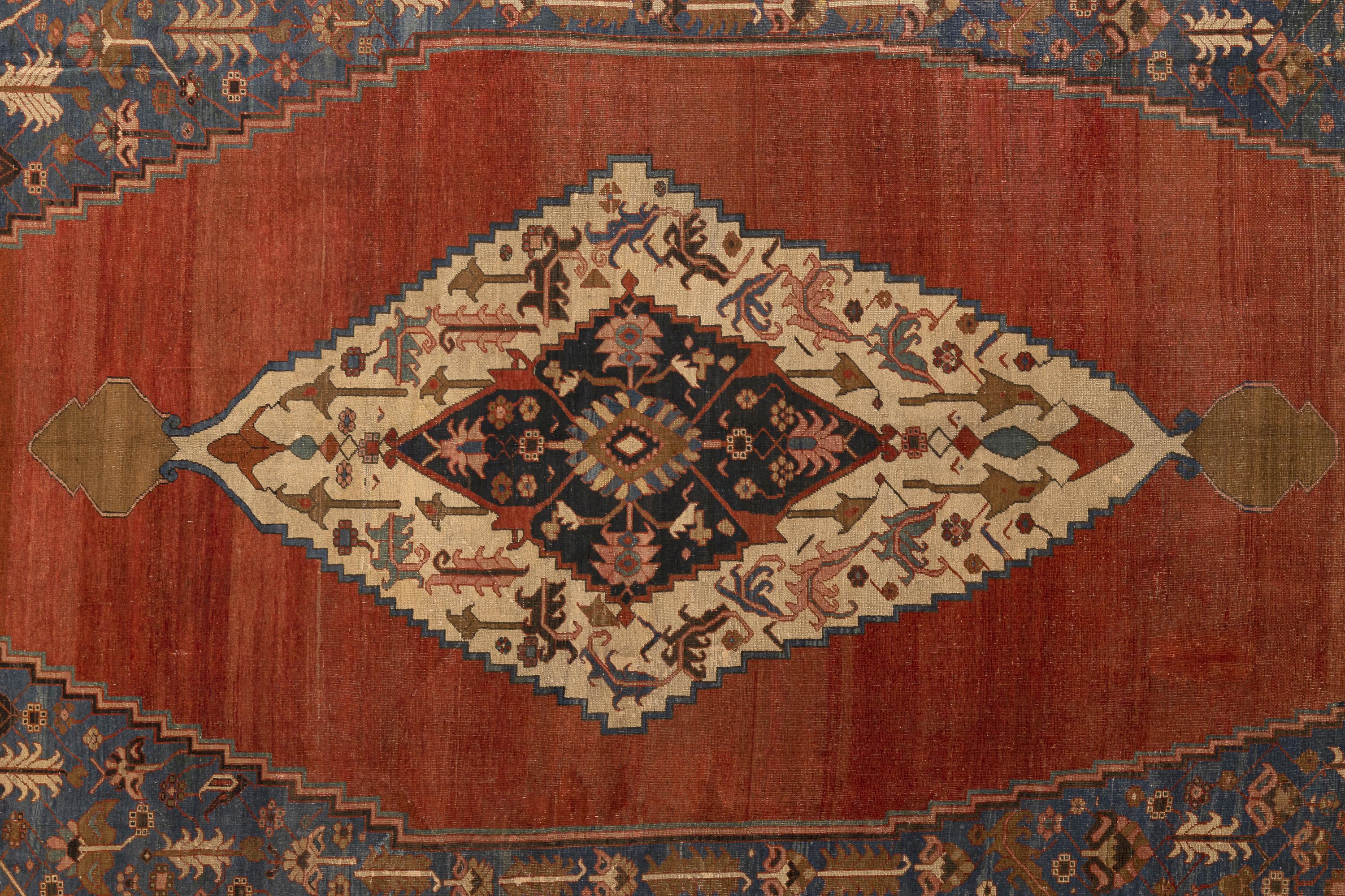 Oversized 19th Century Hand-Knotted Serapi Carpet in Rust and Indigo Wool im Zustand „Gut“ im Angebot in Barueri, SP, BR
