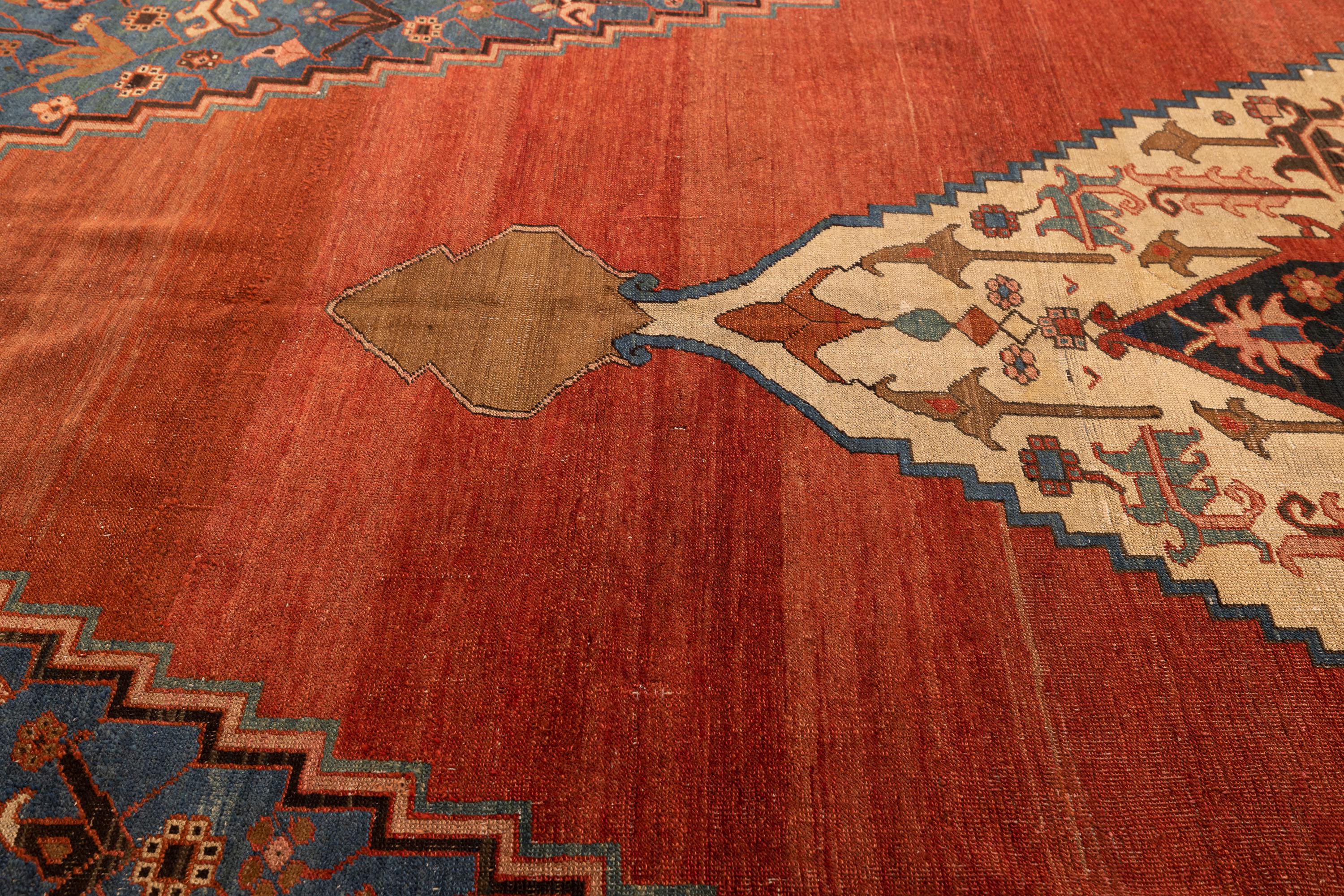 Oversized 19th Century Hand-Knotted Serapi Carpet in Rust and Indigo Wool im Angebot 2